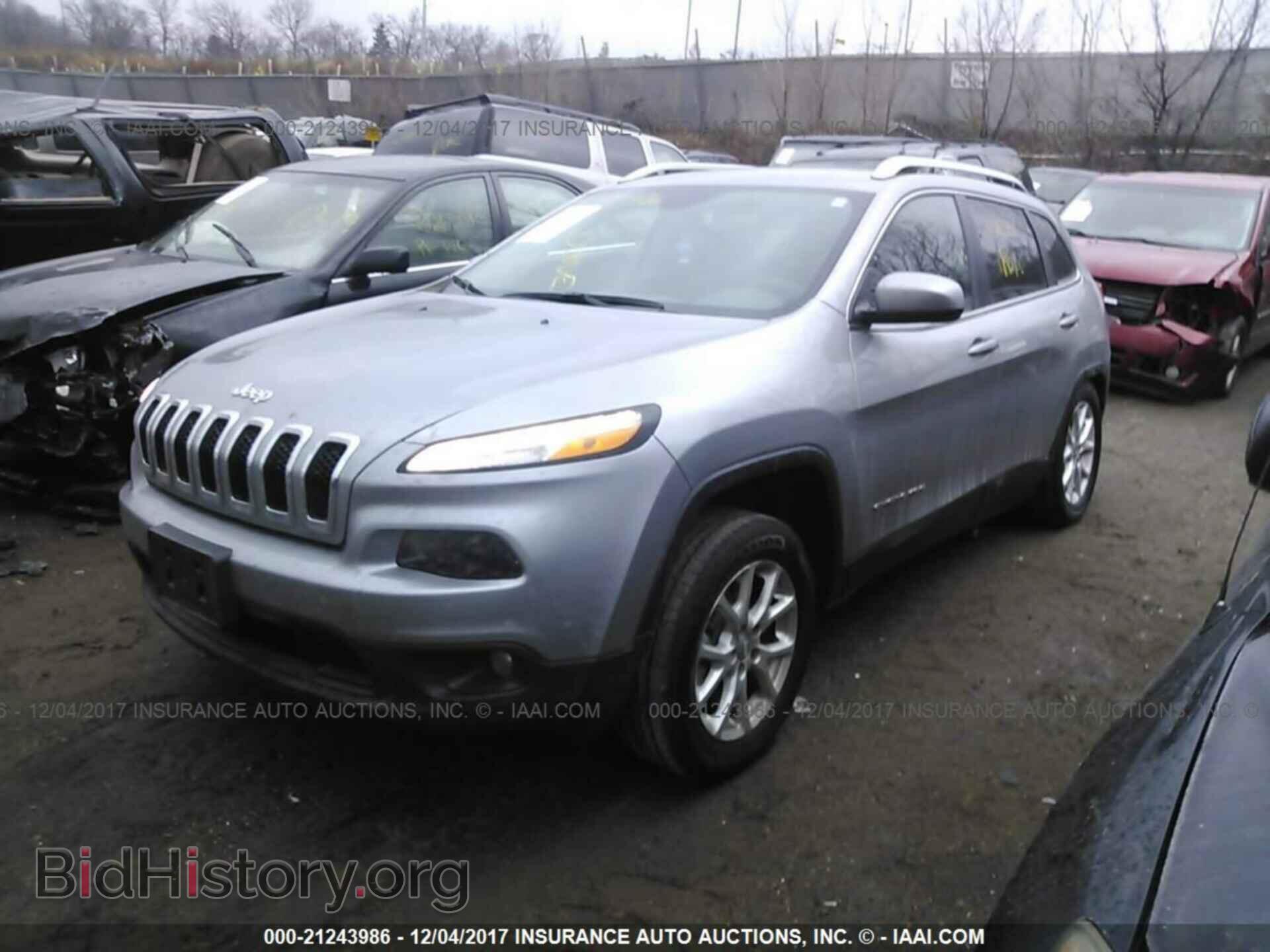 2017 Jeep Cherokee - VIN: 1C4PJLCB9HW607632 - Photo 2