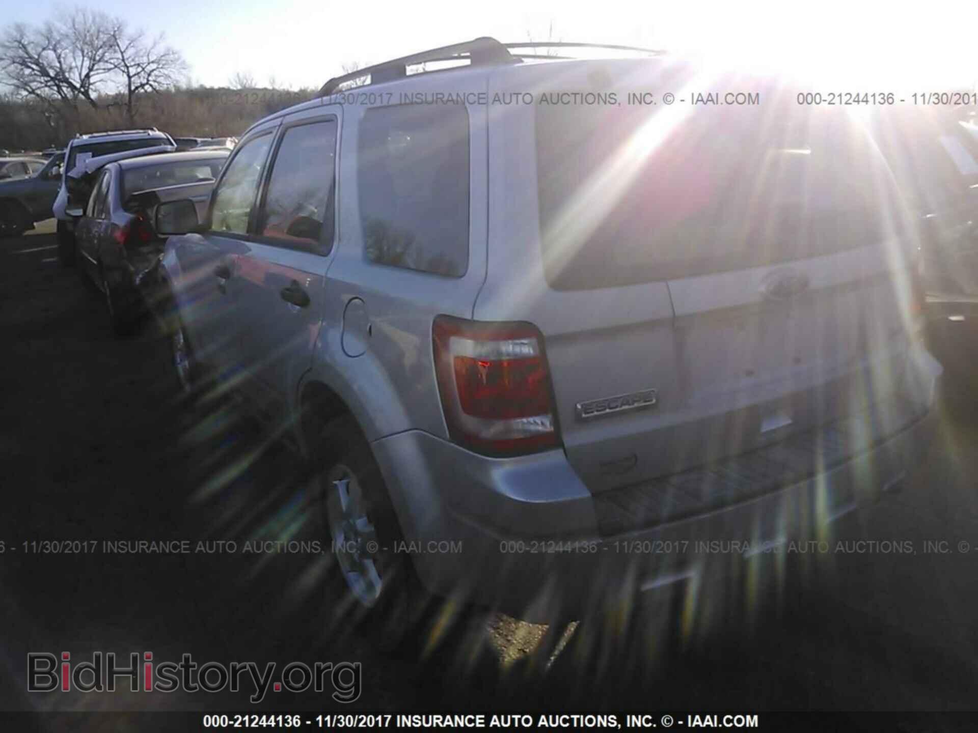 2011 Ford Escape - VIN: 1FMCU9DG5BKC04454 - Фото 3