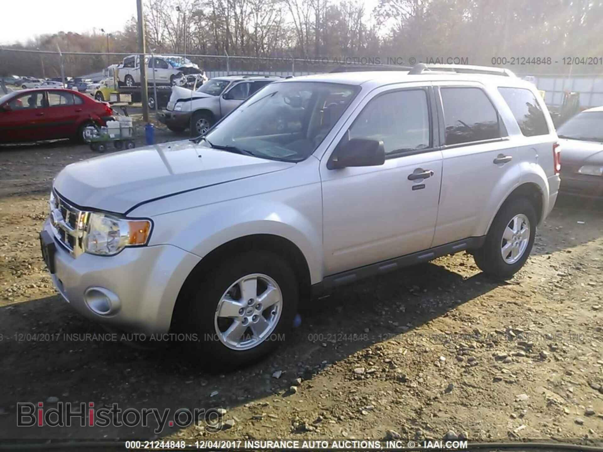 2012 Ford Escape - VIN: 1FMCU0D70CKB83557 - Photo 2