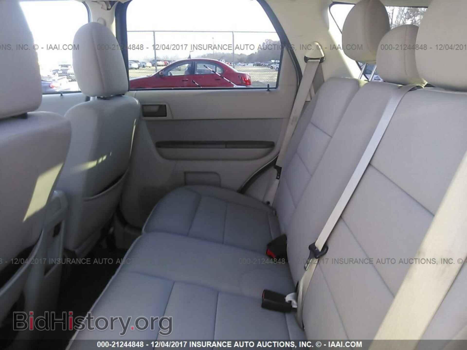 2012 Ford Escape - VIN: 1FMCU0D70CKB83557 - Photo 8