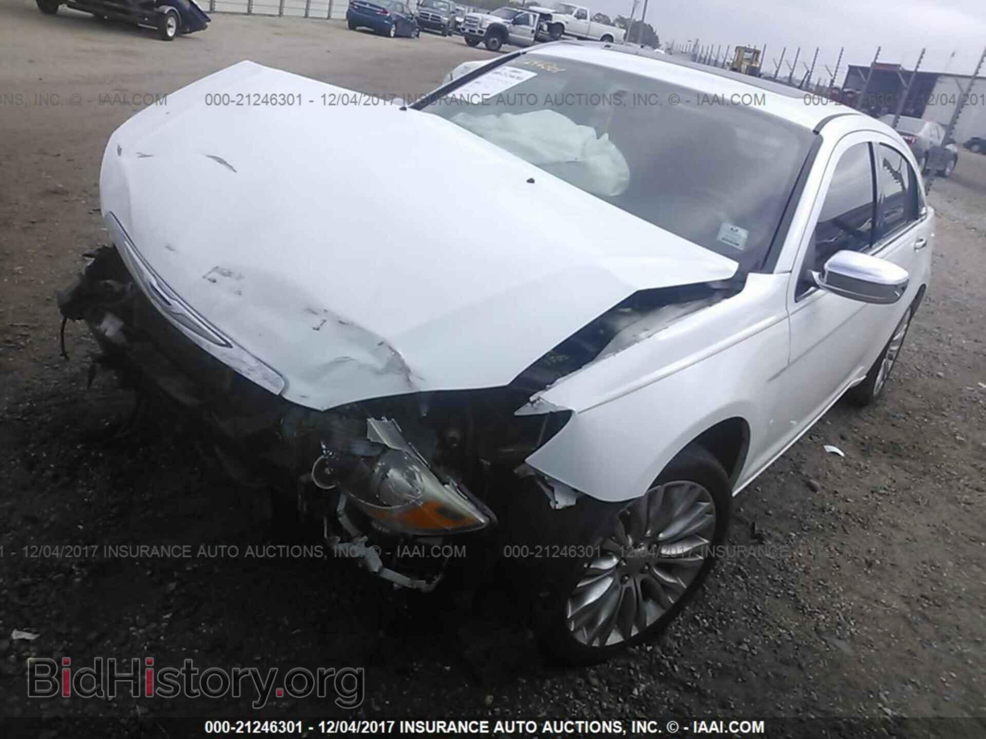 2011 Chrysler 200 - VIN: 1C3BC2FB8BN582797 - Фото 2