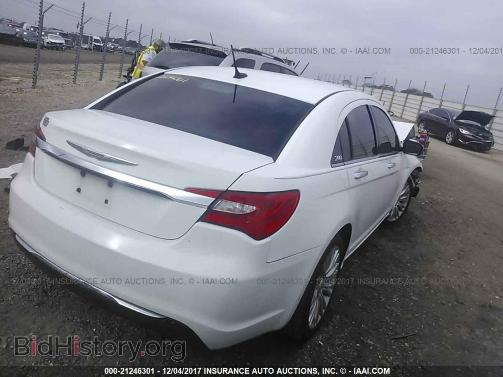 2011 Chrysler 200 - VIN: 1C3BC2FB8BN582797 - Фото 4