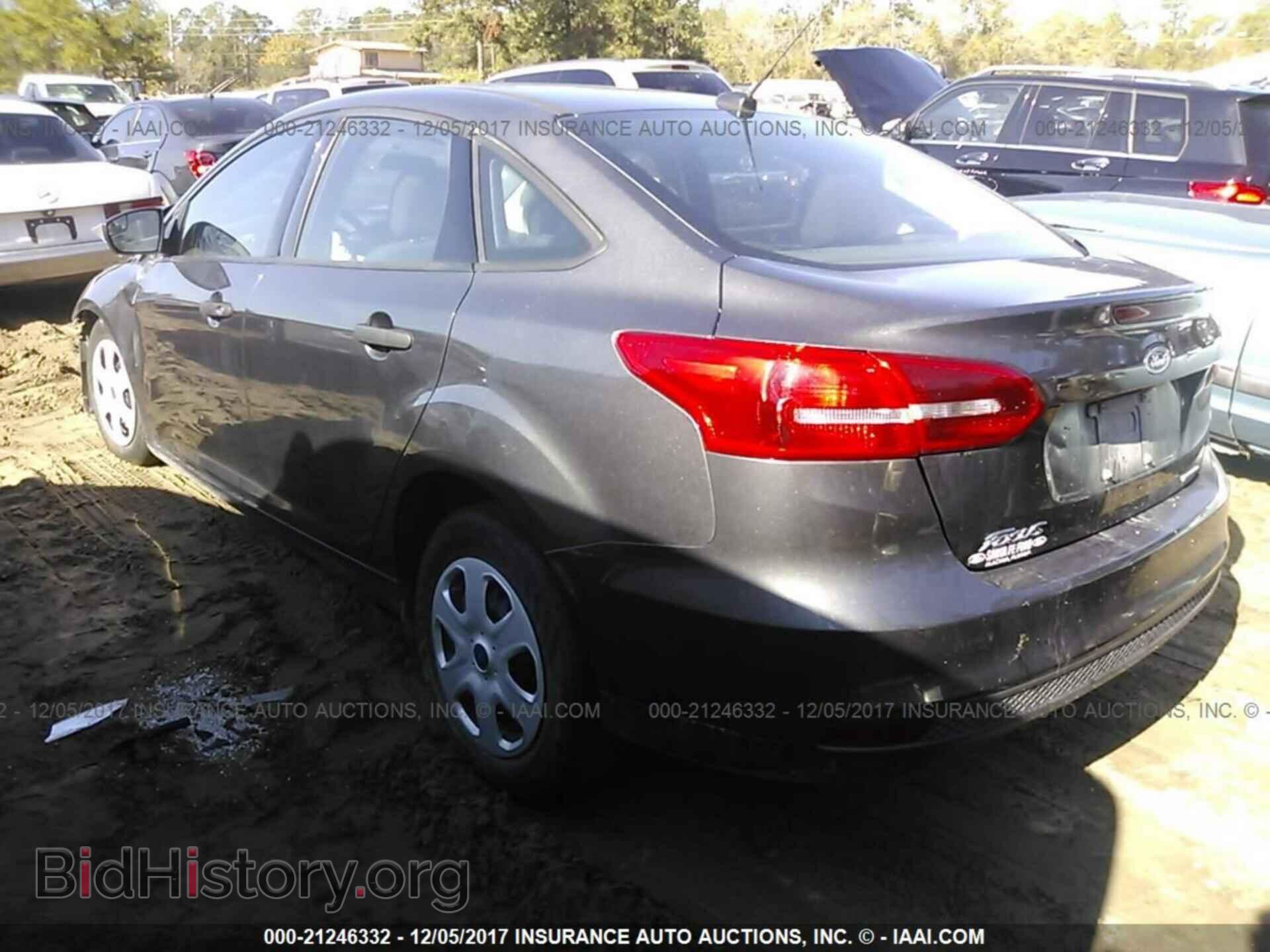 2015 Ford Focus - VIN: 1FADP3E22FL286200 - Photo 3