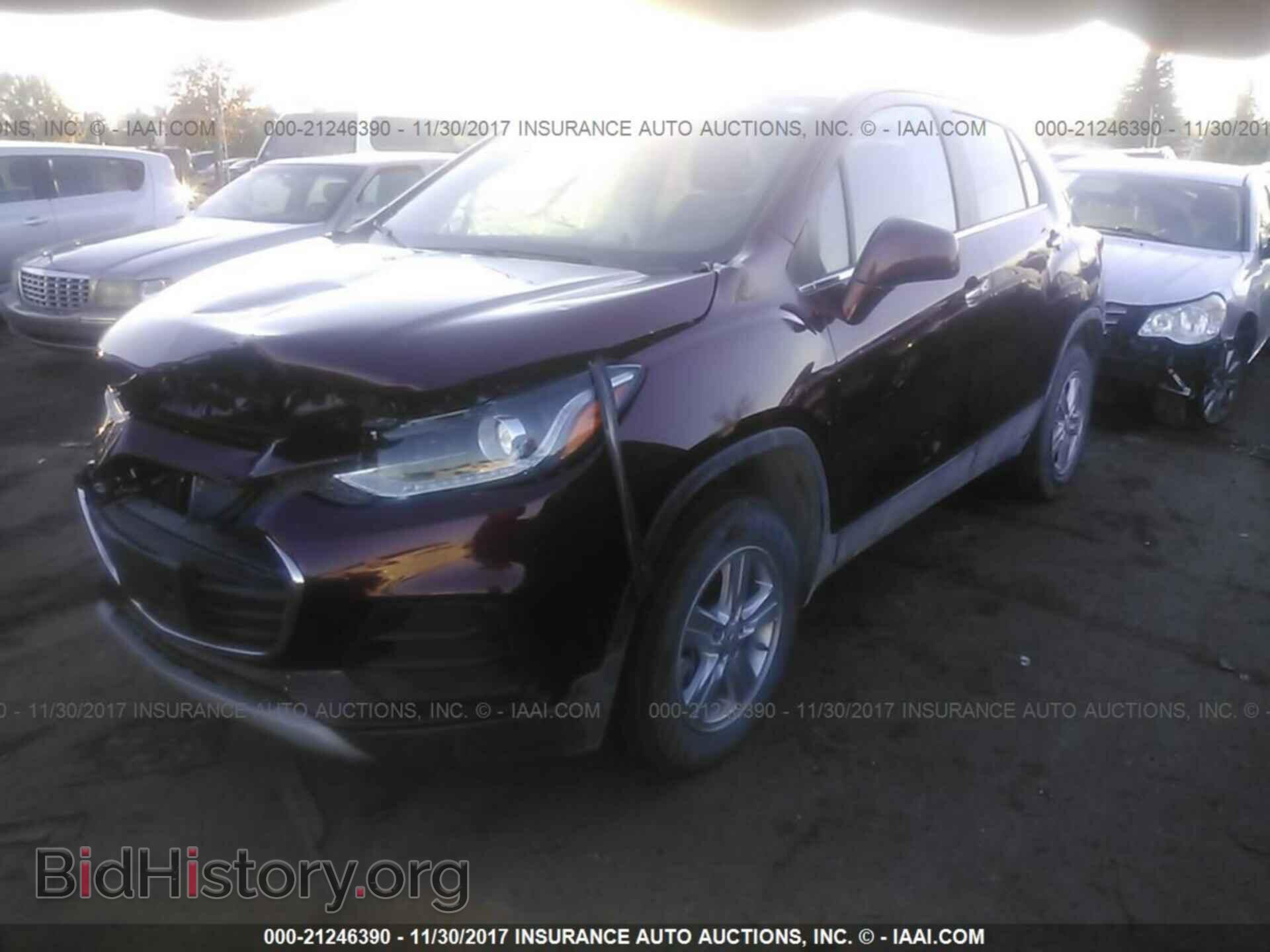 2017 Chevrolet Trax - VIN: 3GNCJPSB3HL210244 - Фото 2