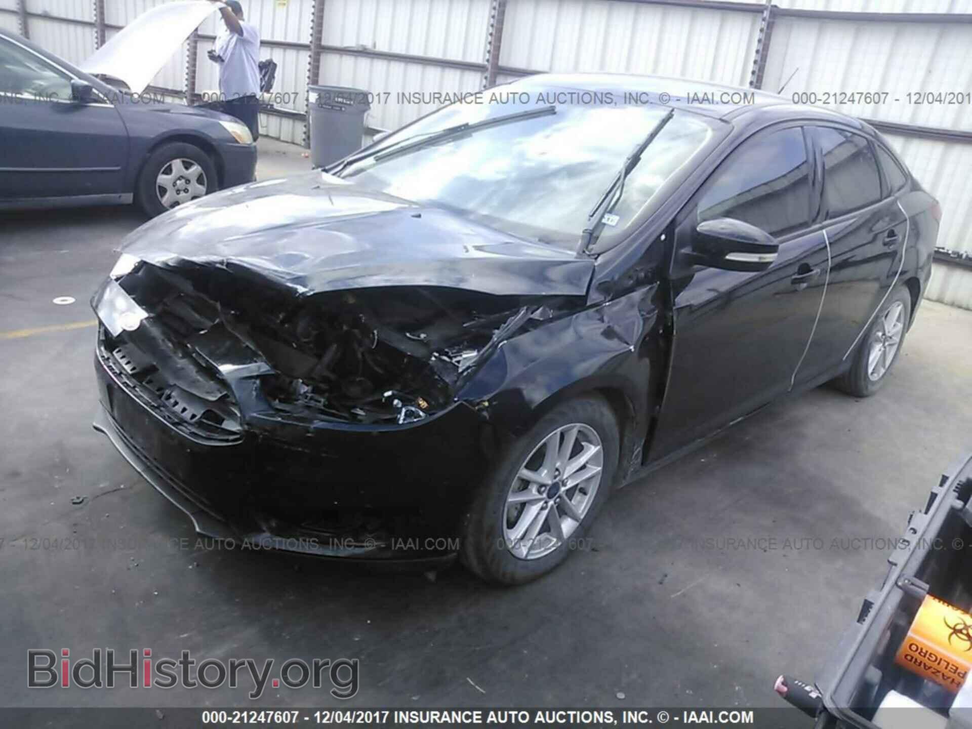 2016 Ford Focus - VIN: 1FADP3F23GL281460 - Photo 2