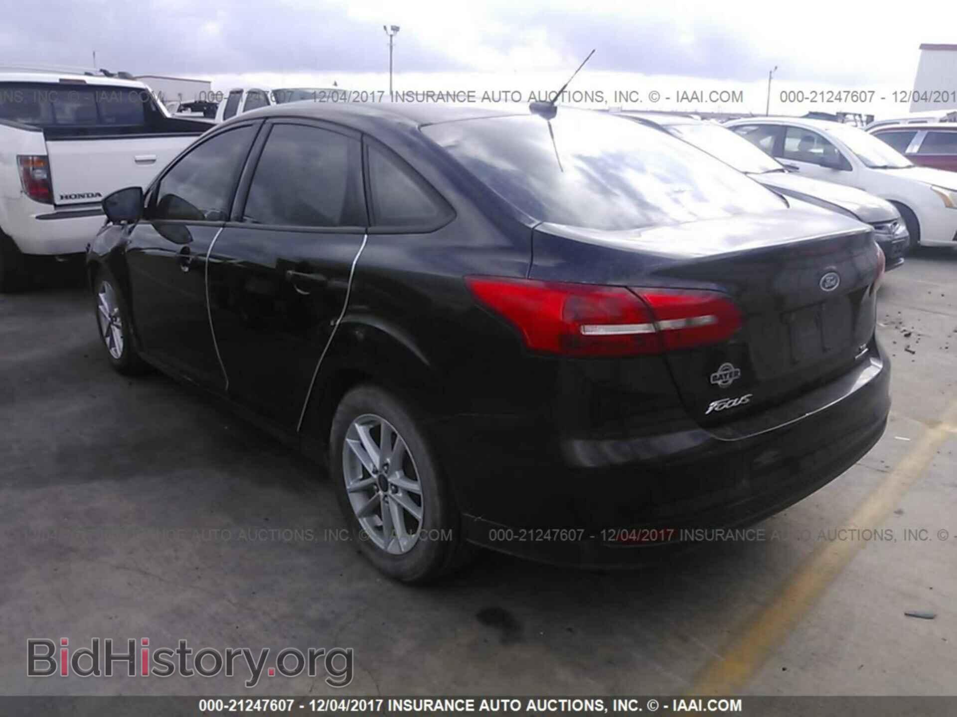 2016 Ford Focus - VIN: 1FADP3F23GL281460 - Photo 3