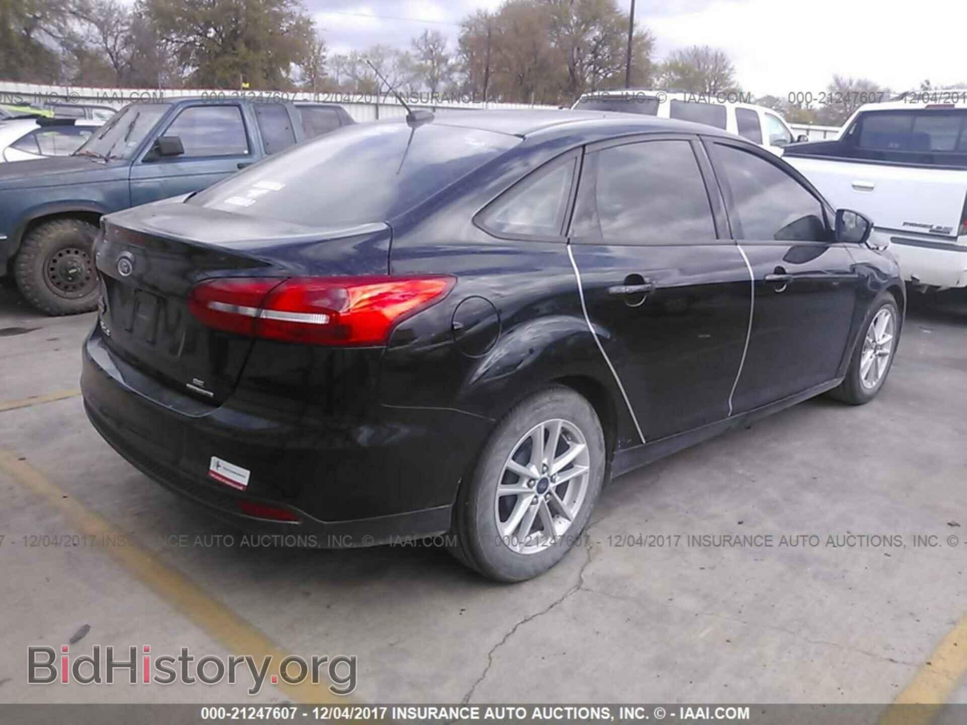 2016 Ford Focus - VIN: 1FADP3F23GL281460 - Photo 4