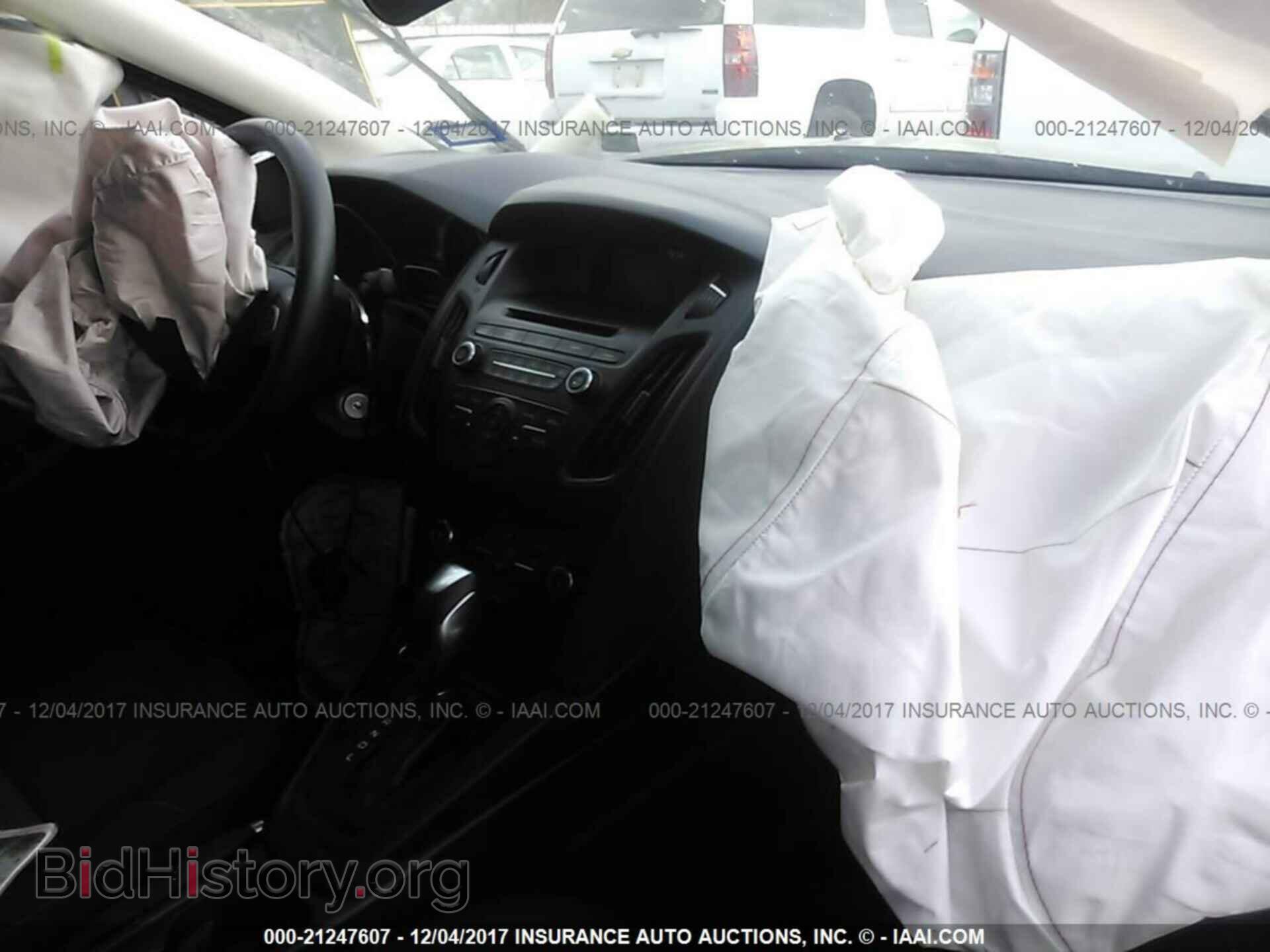 2016 Ford Focus - VIN: 1FADP3F23GL281460 - Photo 5