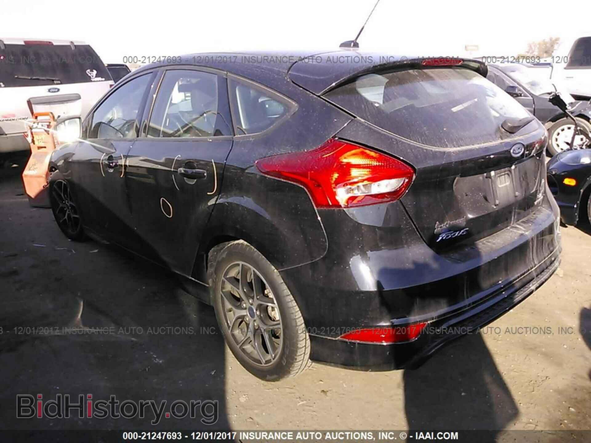 2015 Ford Focus - VIN: 1FADP3K29FL210543 - Photo 3