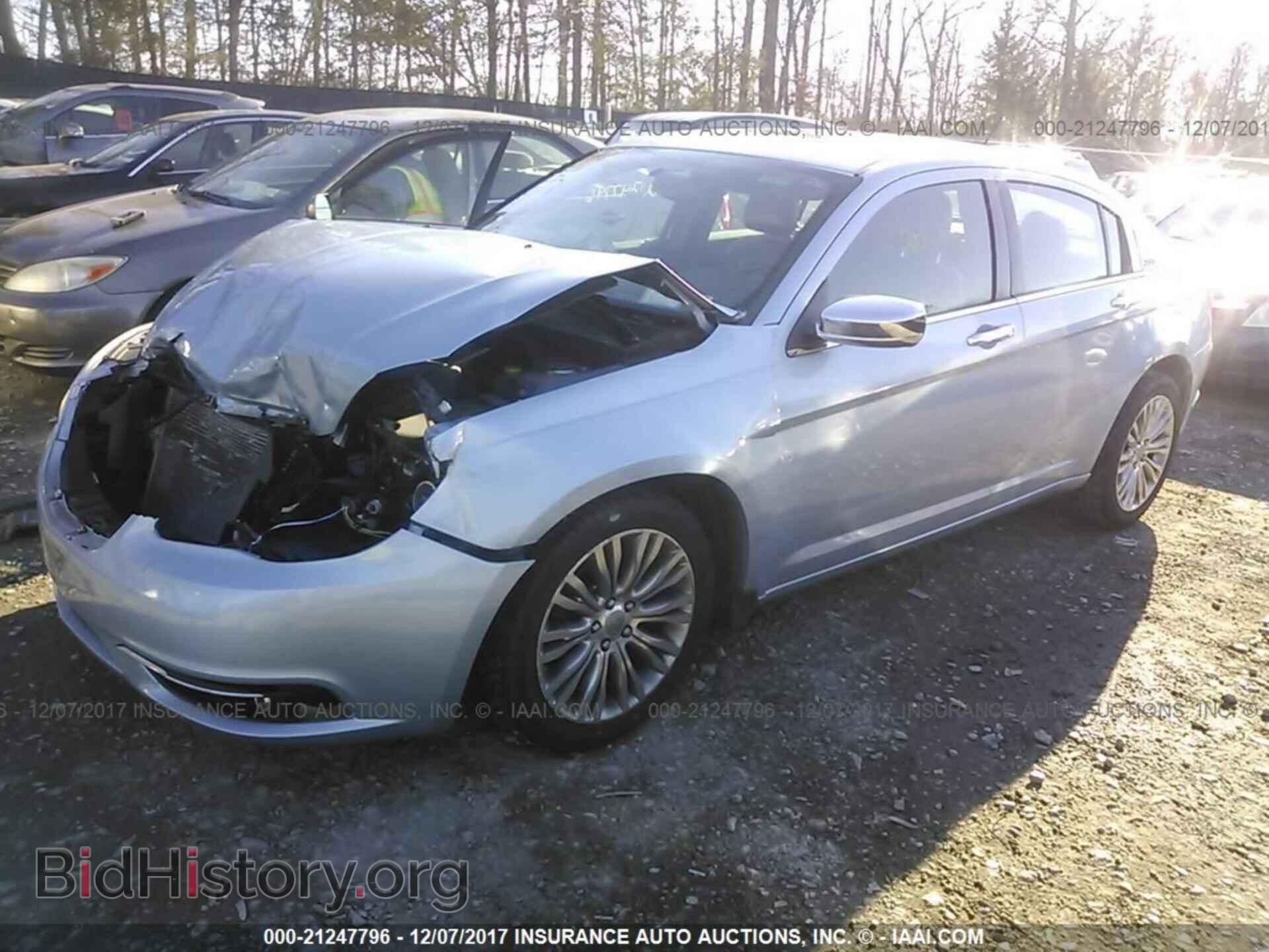 2012 Chrysler 200 - VIN: 1C3CCBCG2CN306458 - Photo 2