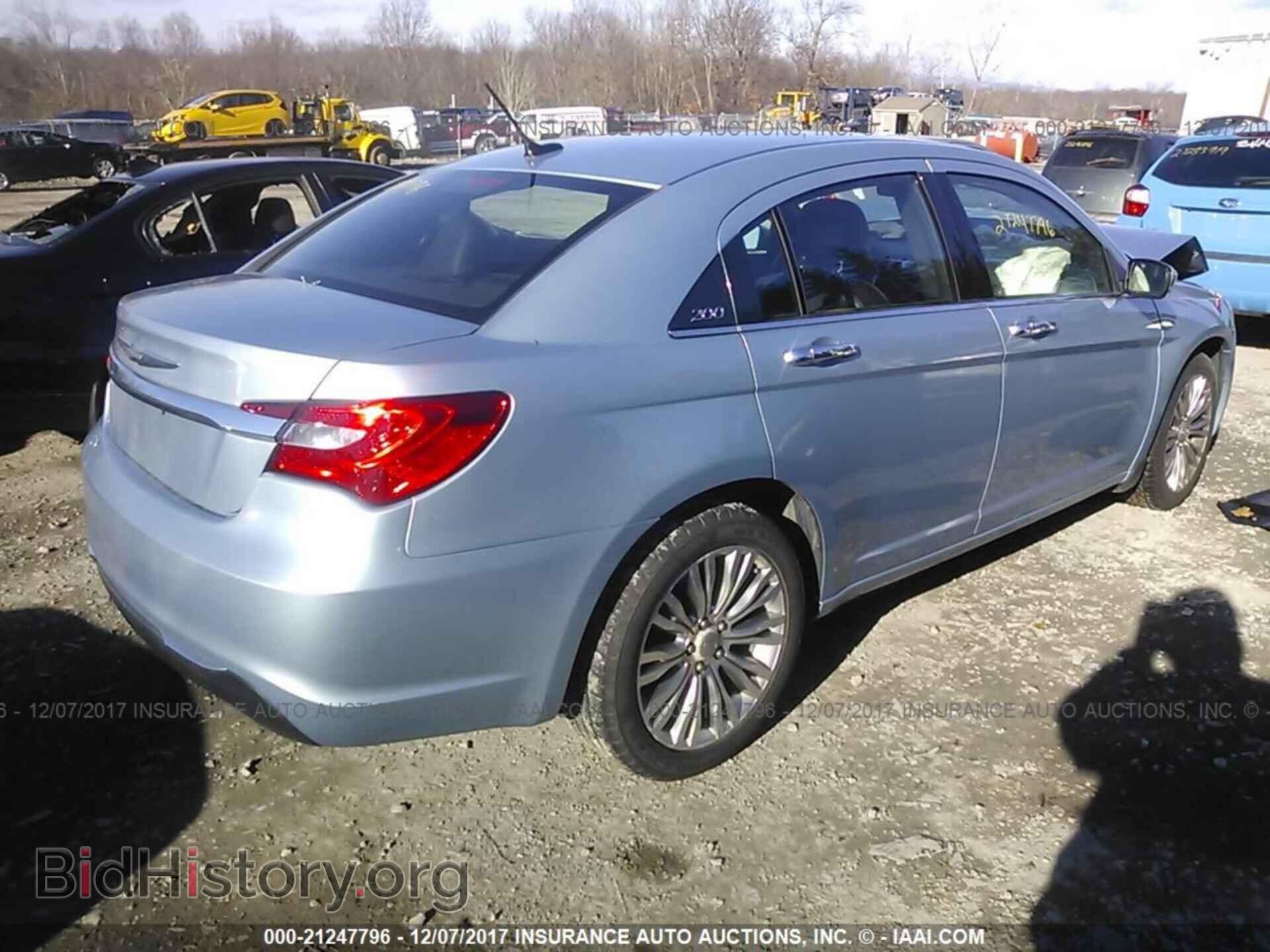 2012 Chrysler 200 - VIN: 1C3CCBCG2CN306458 - Photo 4