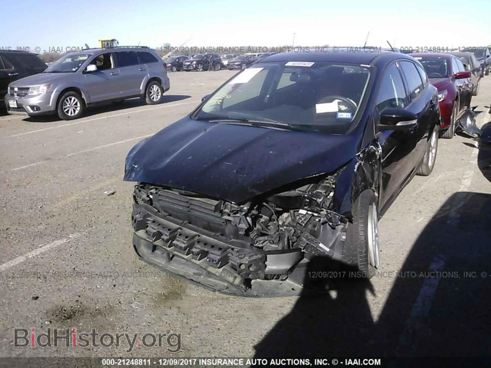 2016 Ford Focus - VIN: 1FADP3K24GL348279 - Photo 2