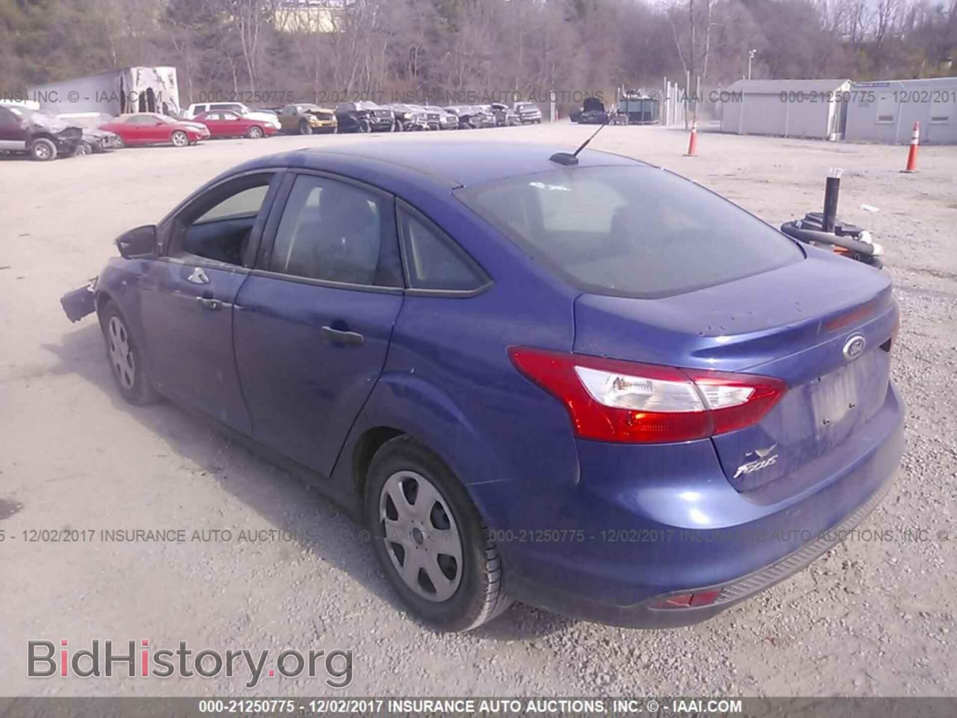 2012 Ford Focus - VIN: 1FAHP3E29CL300090 - Photo 3