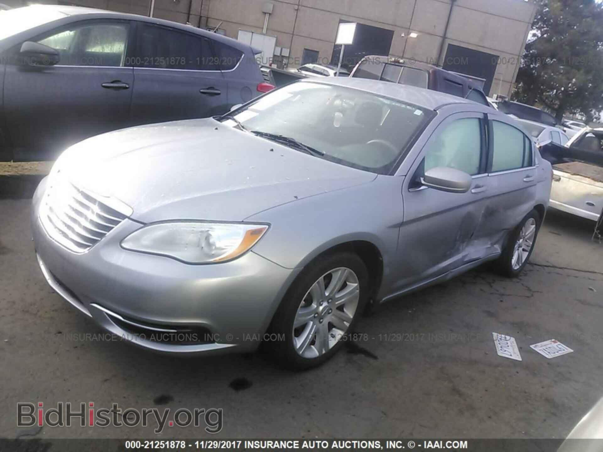 2013 Chrysler 200 - VIN: 1C3CCBAB8DN670246 - Photo 2