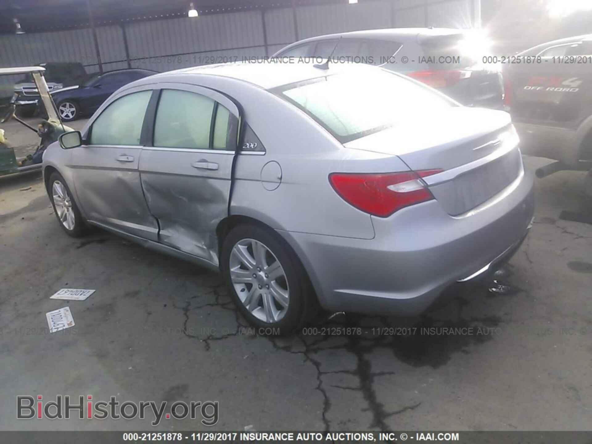 2013 Chrysler 200 - VIN: 1C3CCBAB8DN670246 - Photo 3