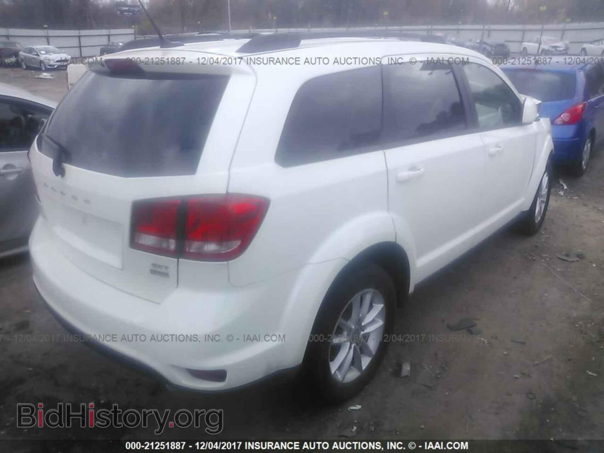 2015 Dodge Journey - VIN: 3C4PDCBG1FT742482 - Photo 4