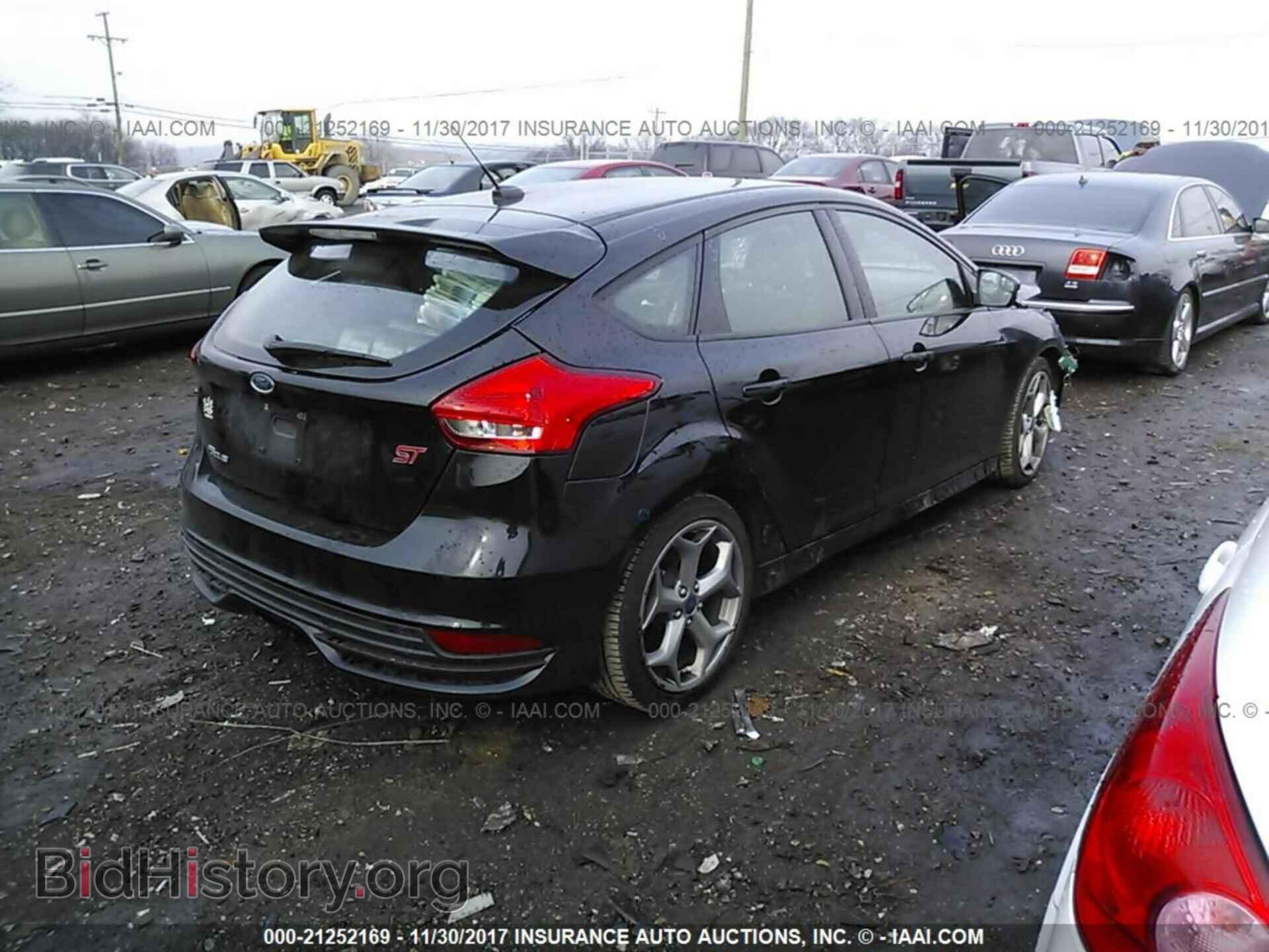 2016 Ford Focus - VIN: 1FADP3L90GL256890 - Photo 4