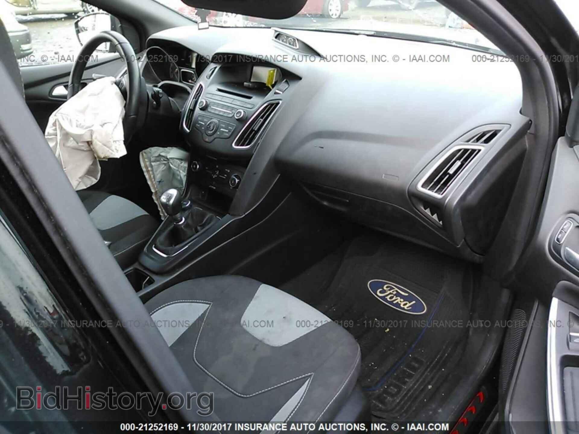 2016 Ford Focus - VIN: 1FADP3L90GL256890 - Photo 5