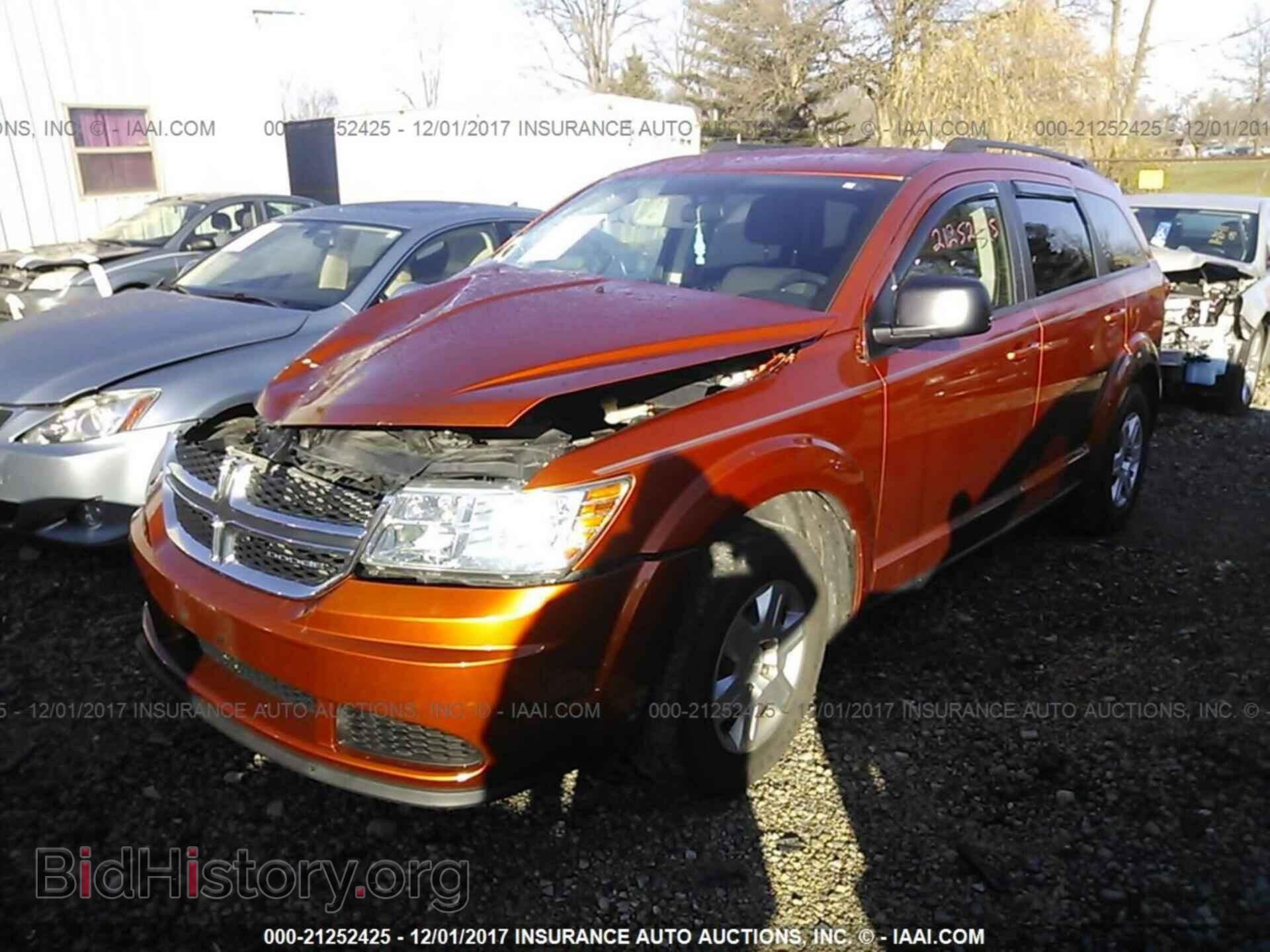 2011 Dodge Journey - VIN: 3D4PG4FB3BT567709 - Photo 2