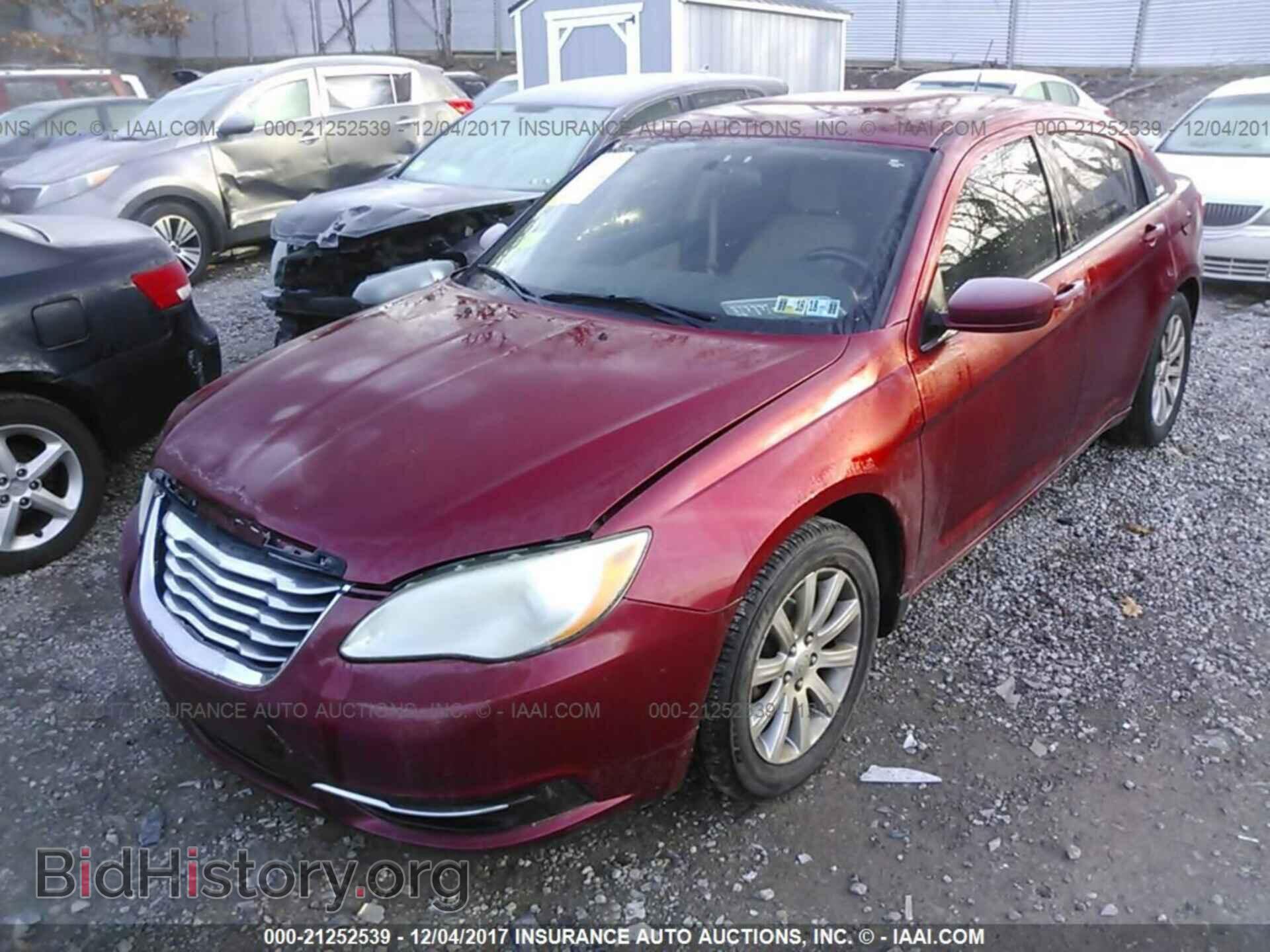 2011 Chrysler 200 - VIN: 1C3BC1FB3BN511517 - Фото 2