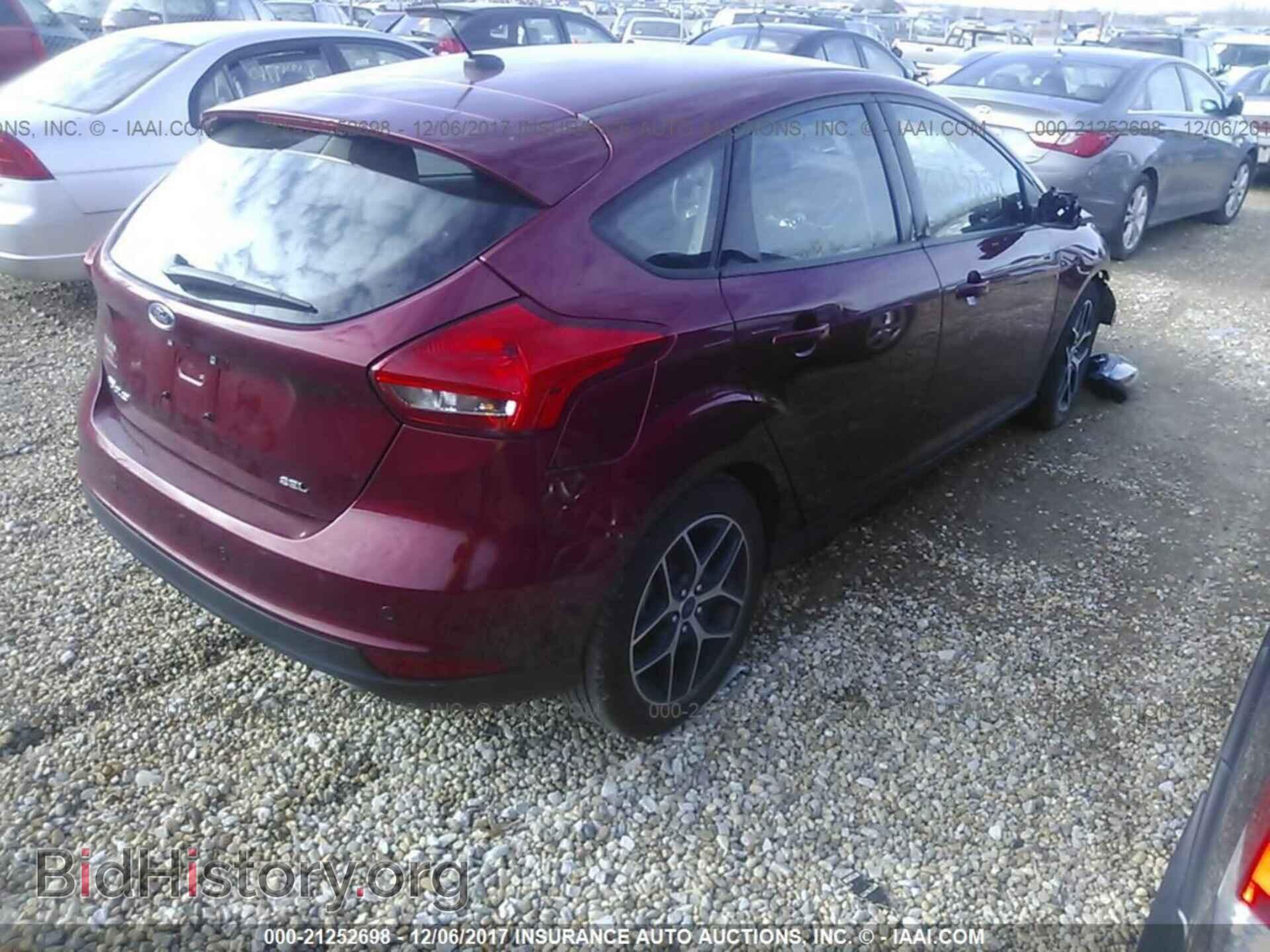 2017 Ford Focus - VIN: 1FADP3M21HL204266 - Фото 4