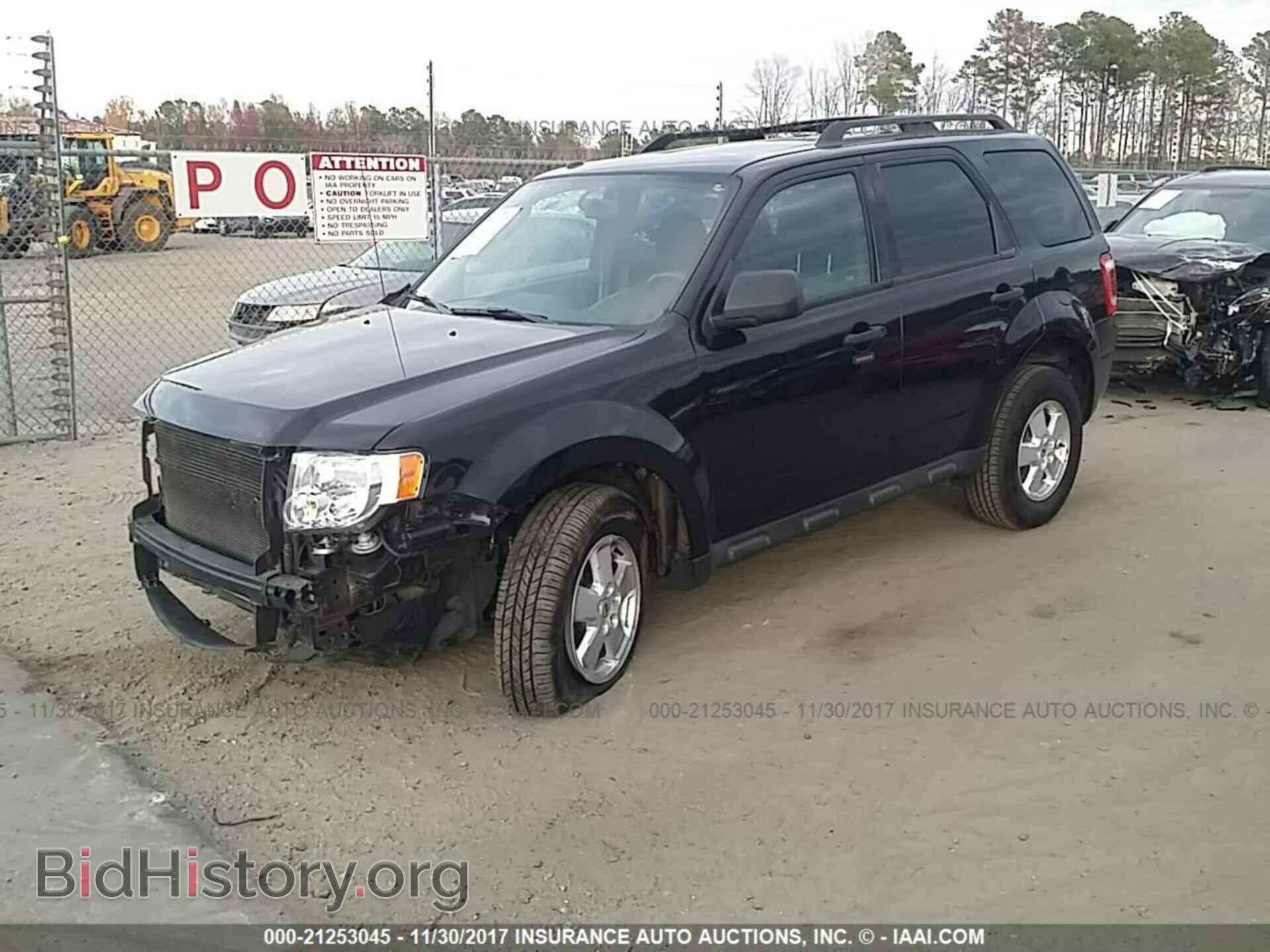 2011 Ford Escape - VIN: 1FMCU9DG3BKA21134 - Фото 2