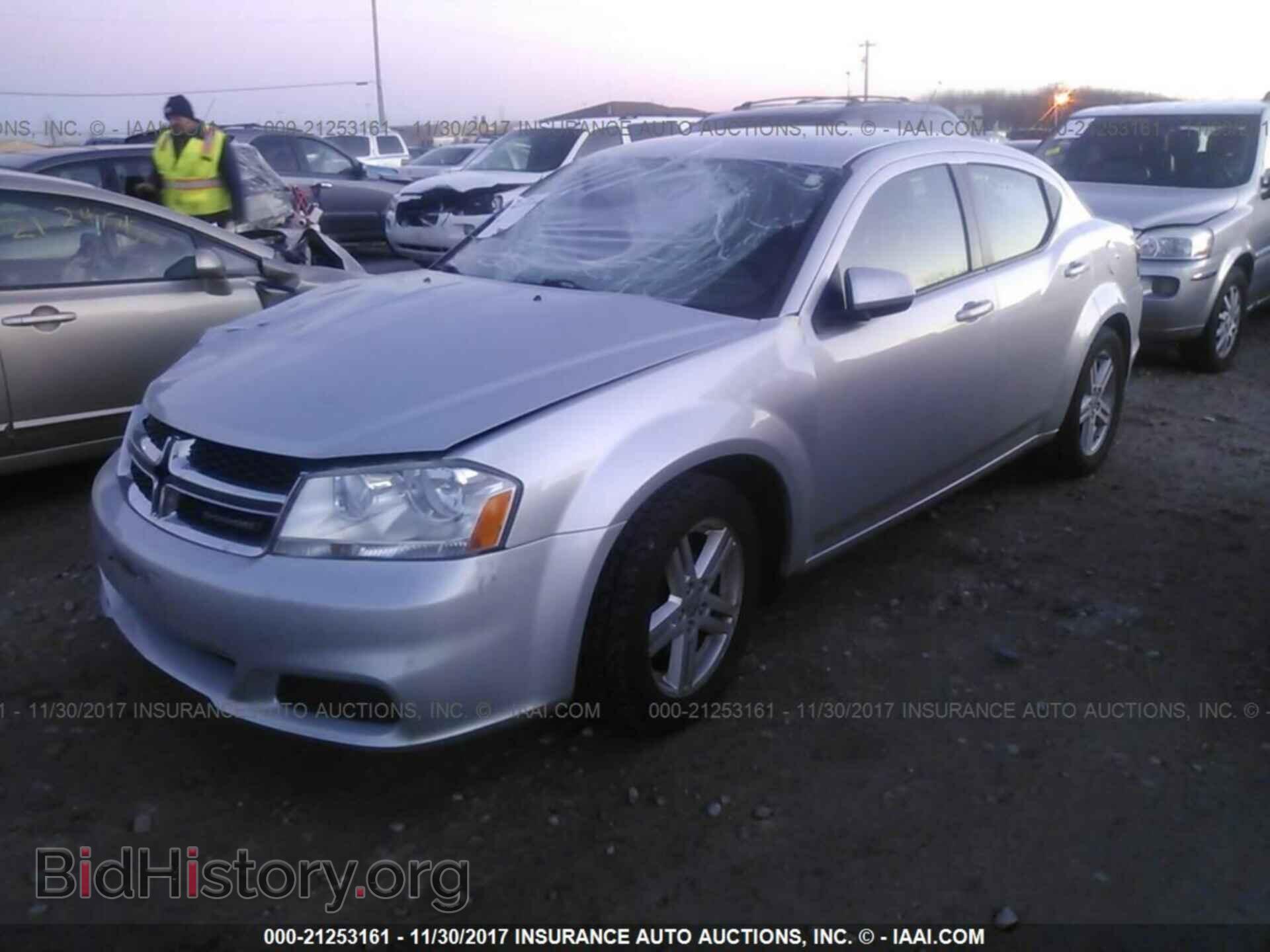2011 Dodge Avenger - VIN: 1B3BD1FB2BN513270 - Фото 2