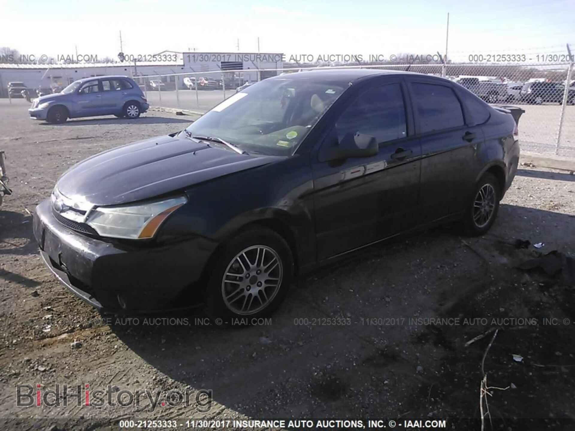 2011 Ford Focus - VIN: 1FAHP3FN8BW102848 - Фото 2