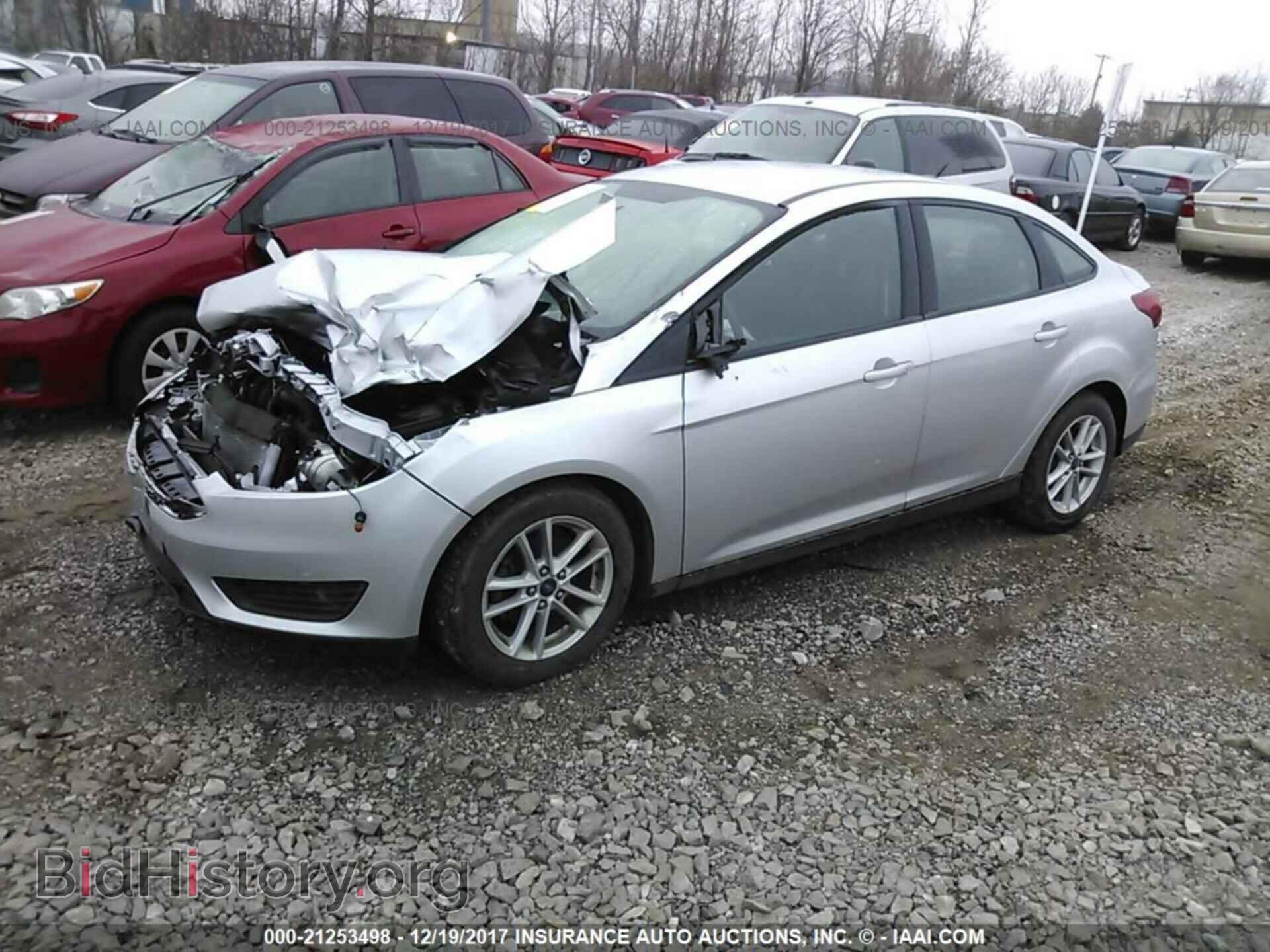 2016 Ford Focus - VIN: 1FADP3F28GL208133 - Photo 2
