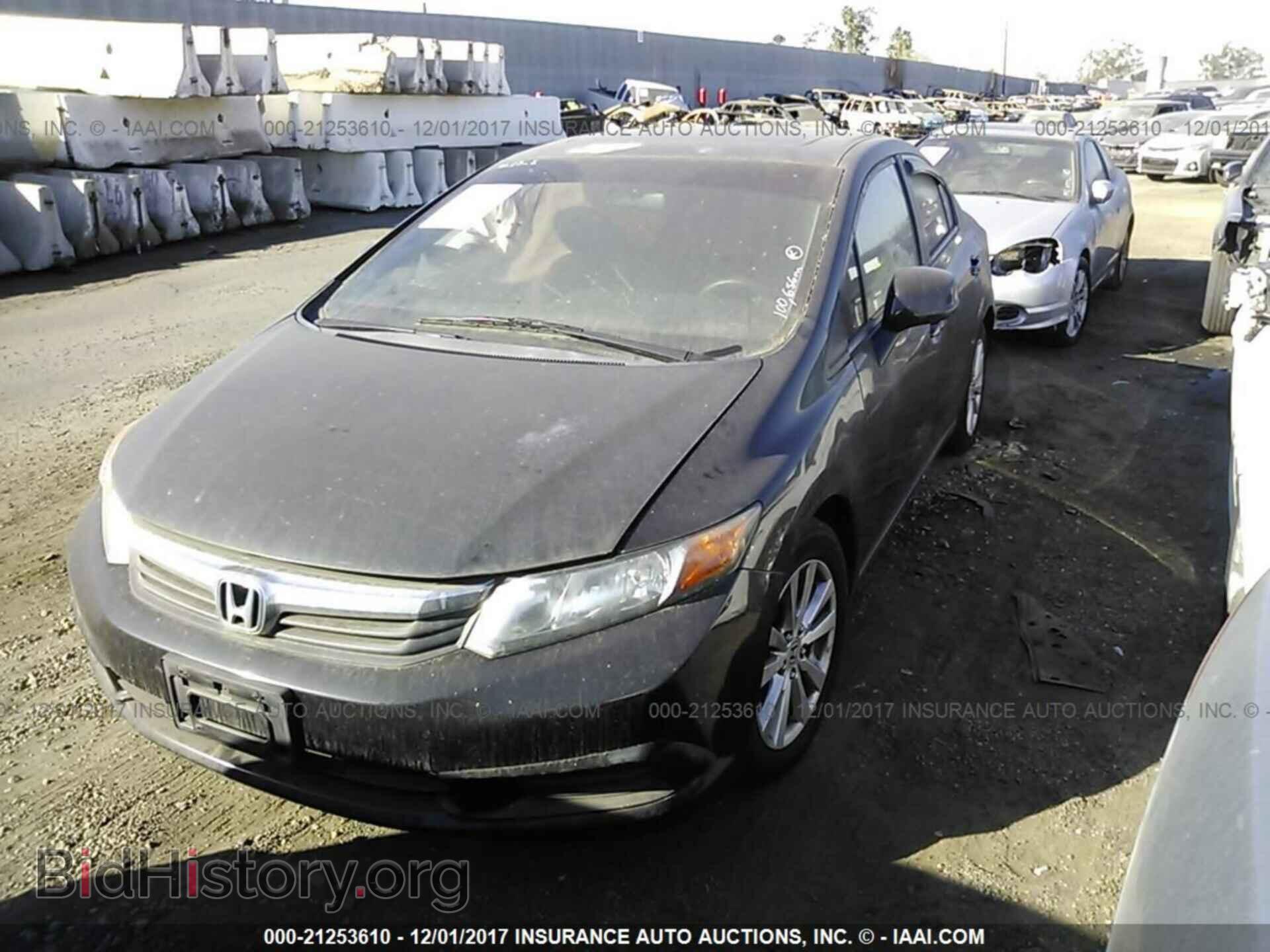 2012 Honda Civic - VIN: 2HGFB2F86CH584211 - Photo 2