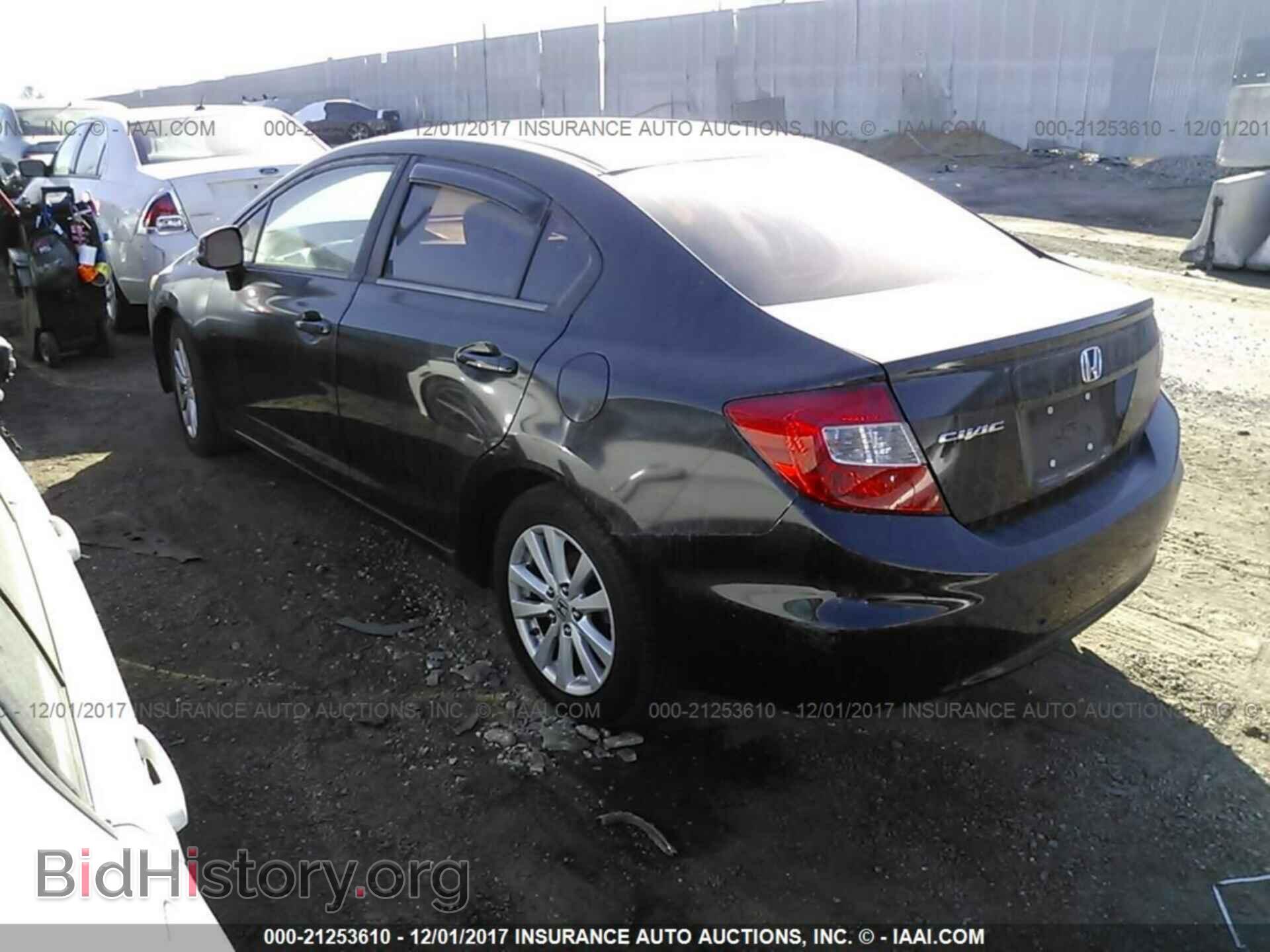 2012 Honda Civic - VIN: 2HGFB2F86CH584211 - Photo 3