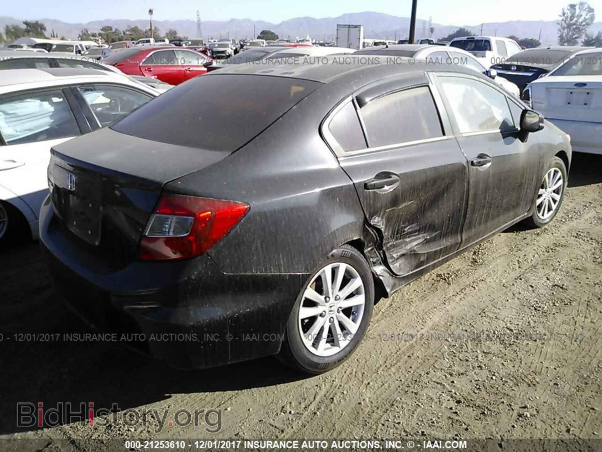 2012 Honda Civic - VIN: 2HGFB2F86CH584211 - Photo 4