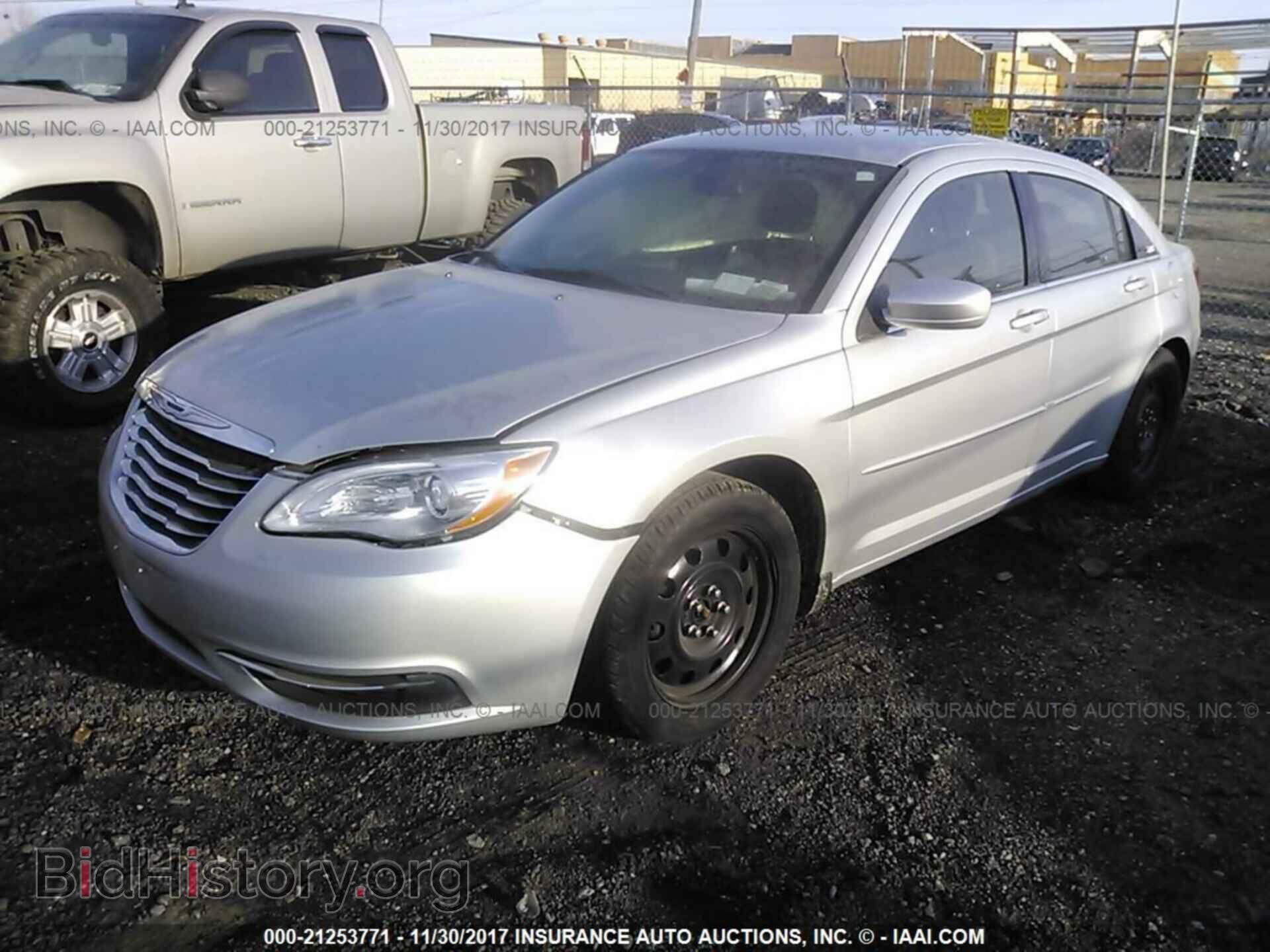2011 Chrysler 200 - VIN: 1C3BC4FB6BN550491 - Photo 2