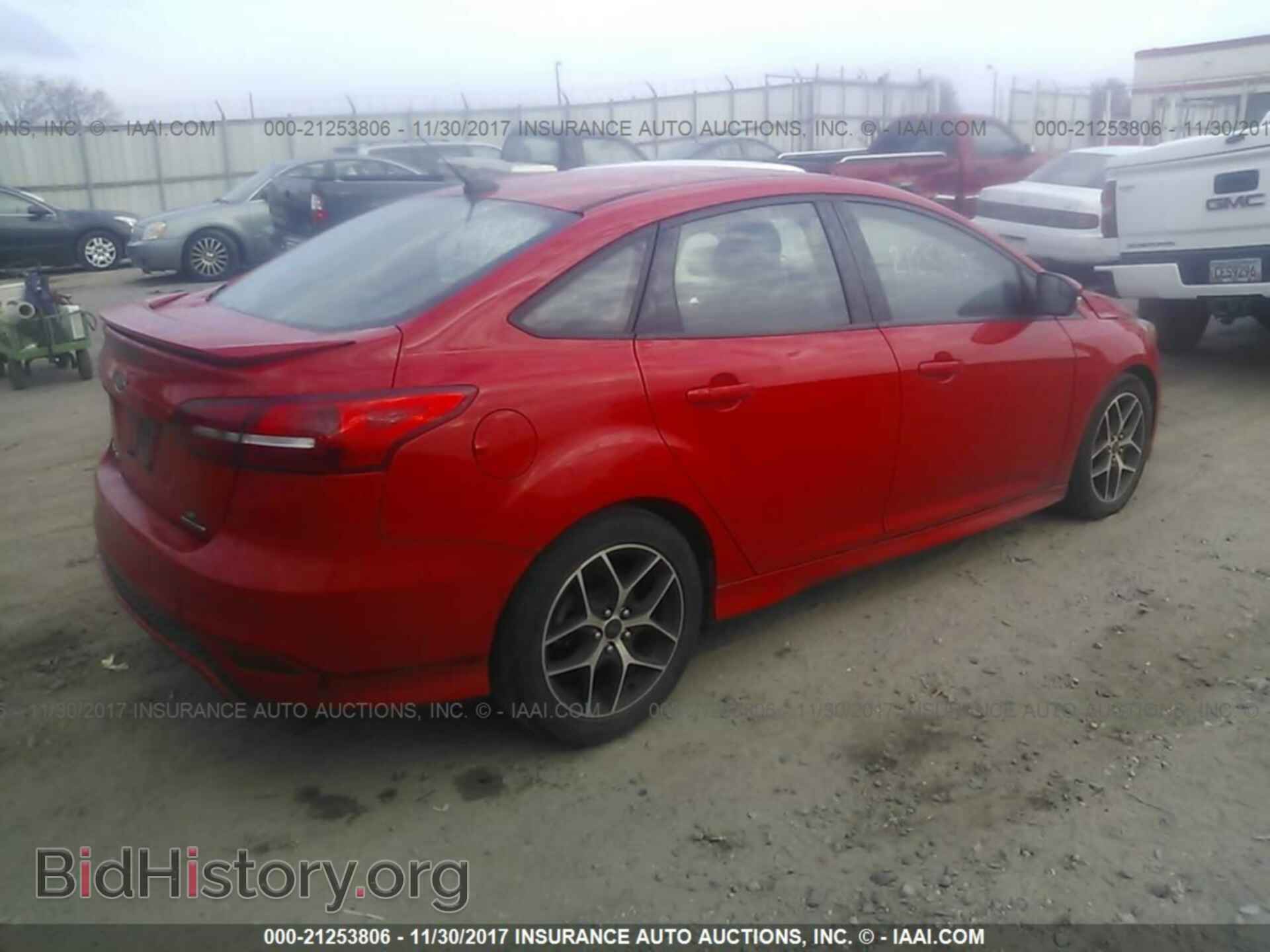 2015 Ford Focus - VIN: 1FADP3F27FL311235 - Photo 4
