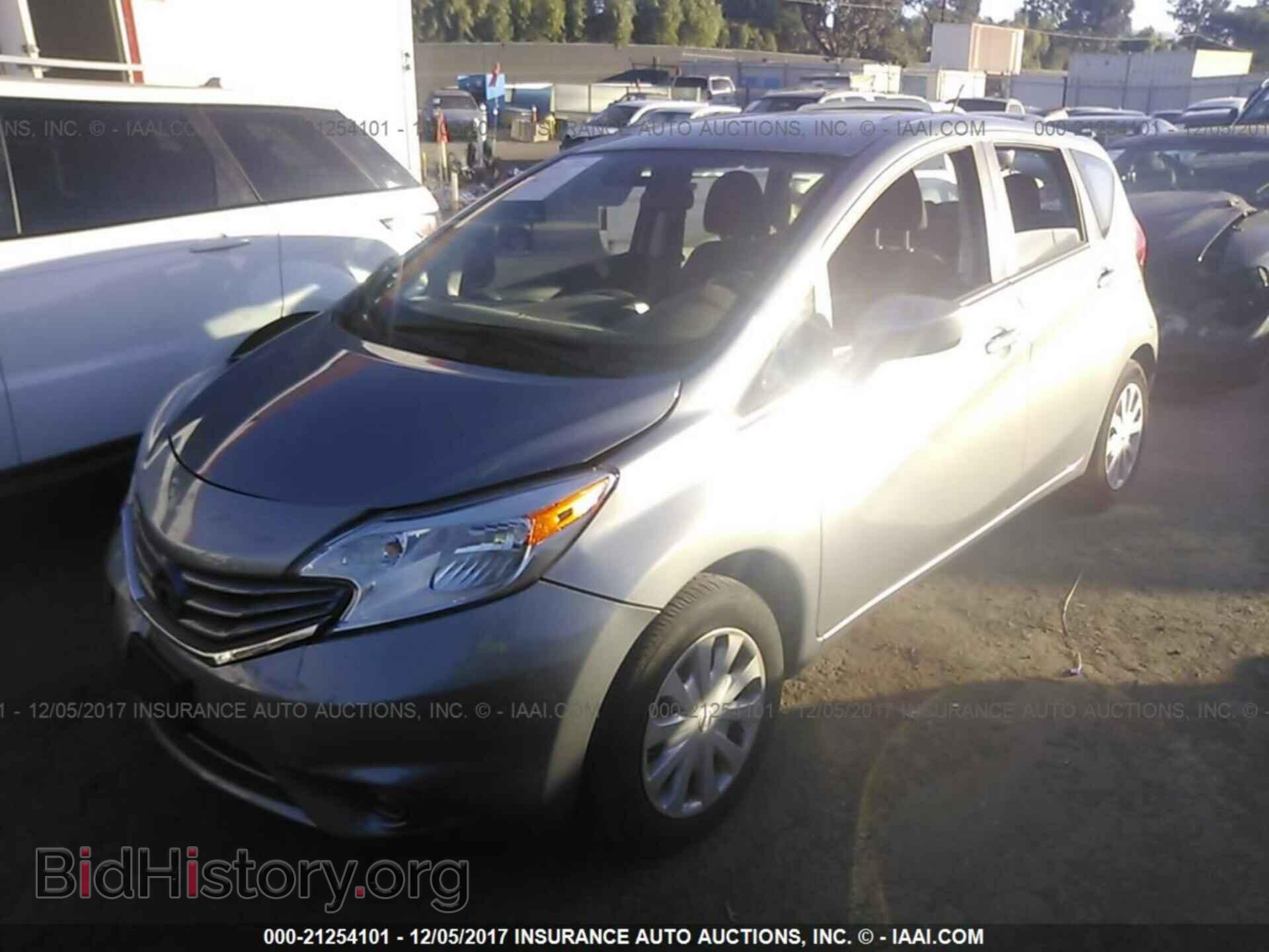2015 Nissan Versa note - VIN: 3N1CE2CP8FL378925 - Photo 2