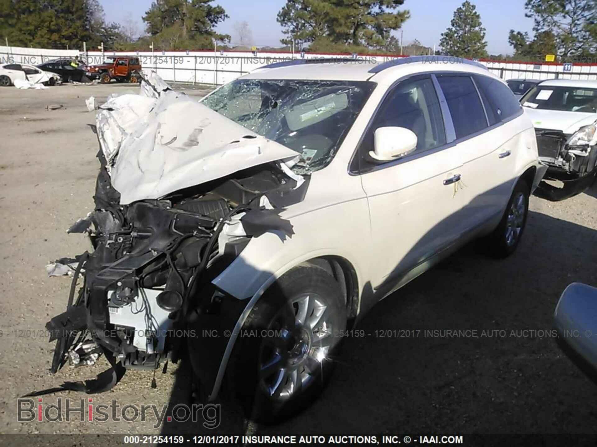 2014 Buick Enclave - VIN: 5GAKRCKD1EJ139797 - Фото 2