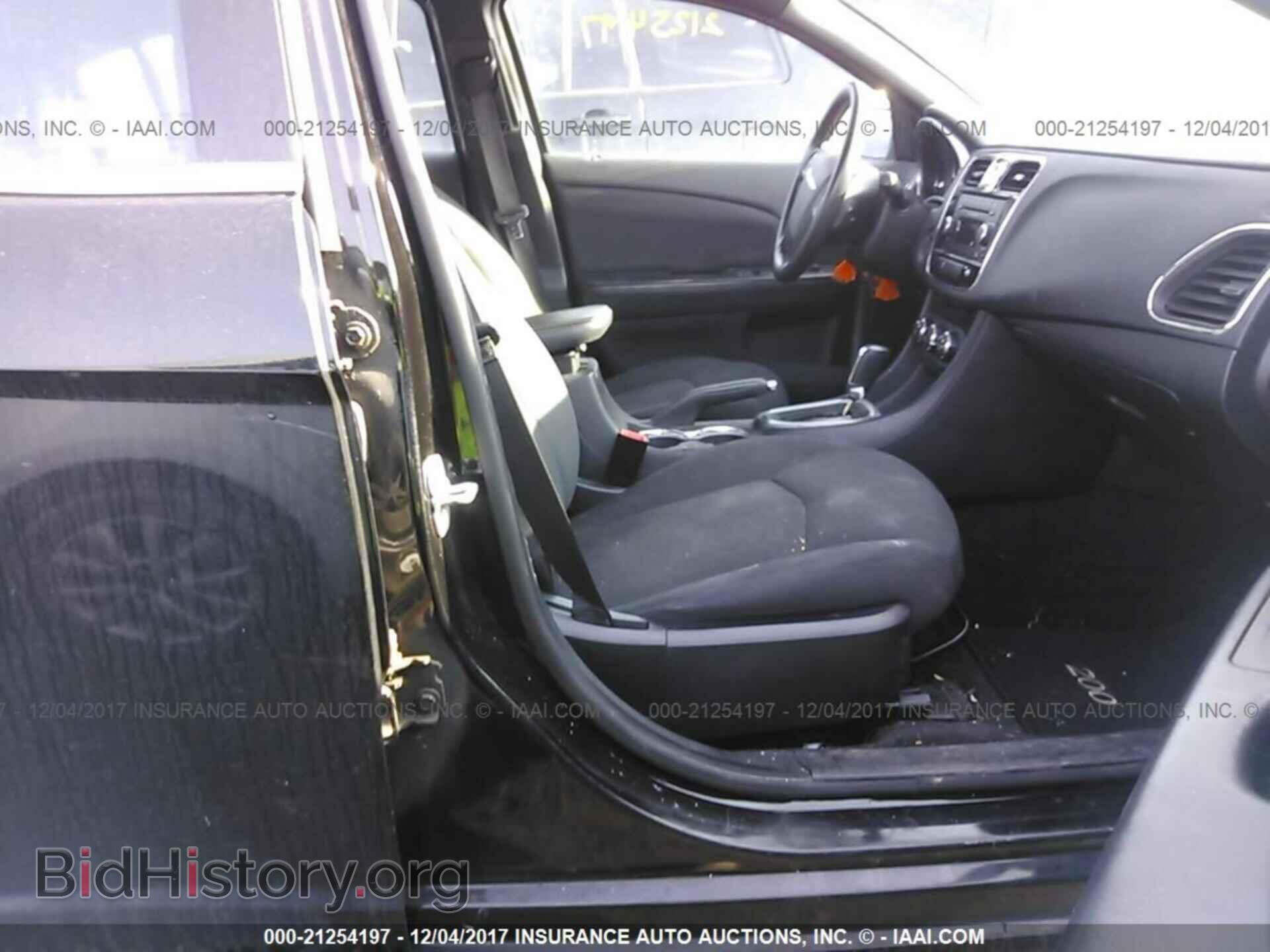 2012 Chrysler 200 - VIN: 1C3CCBABXCN320809 - Photo 5
