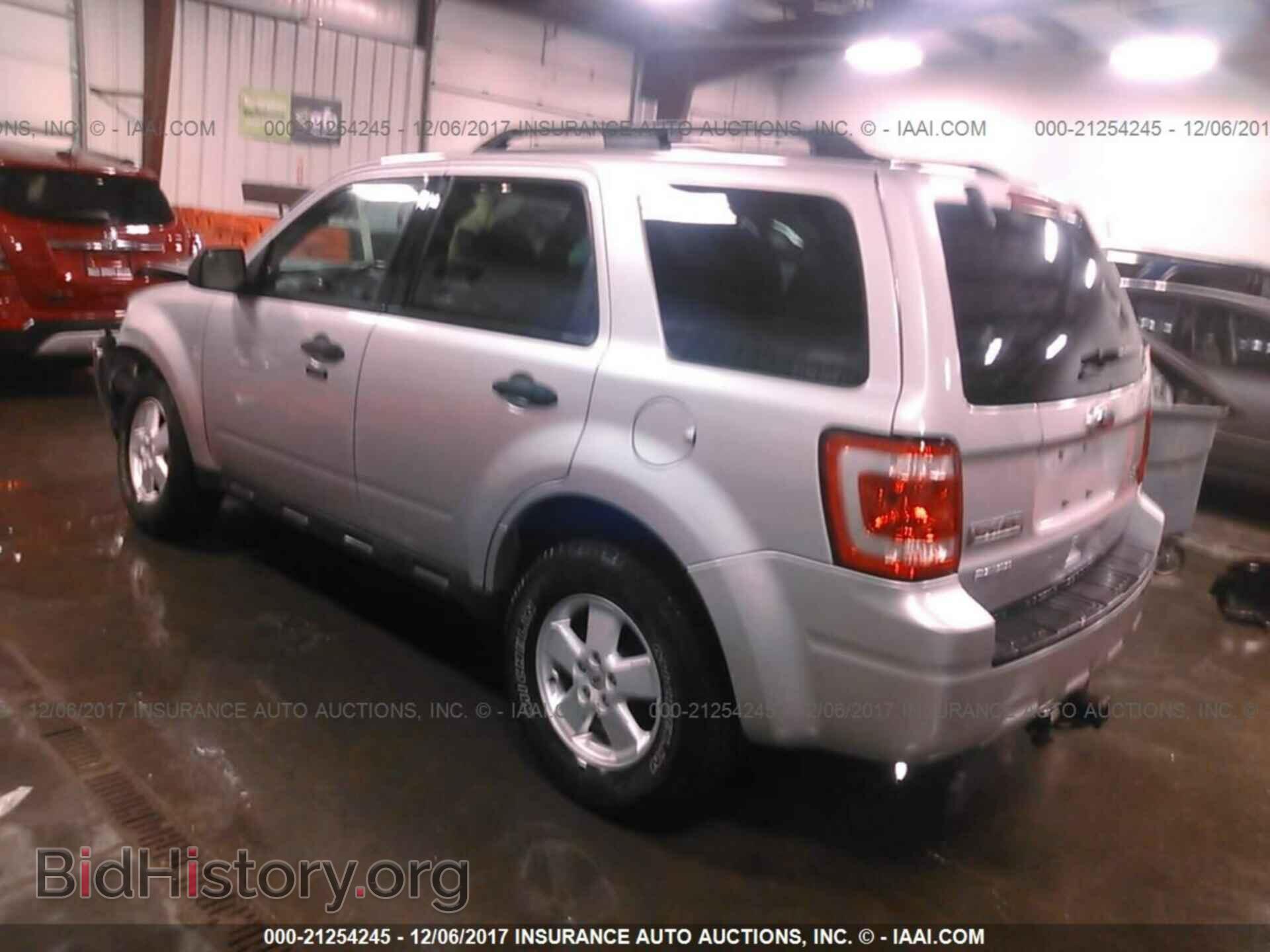2011 Ford Escape - VIN: 1FMCU0DG6BKB24544 - Фото 3