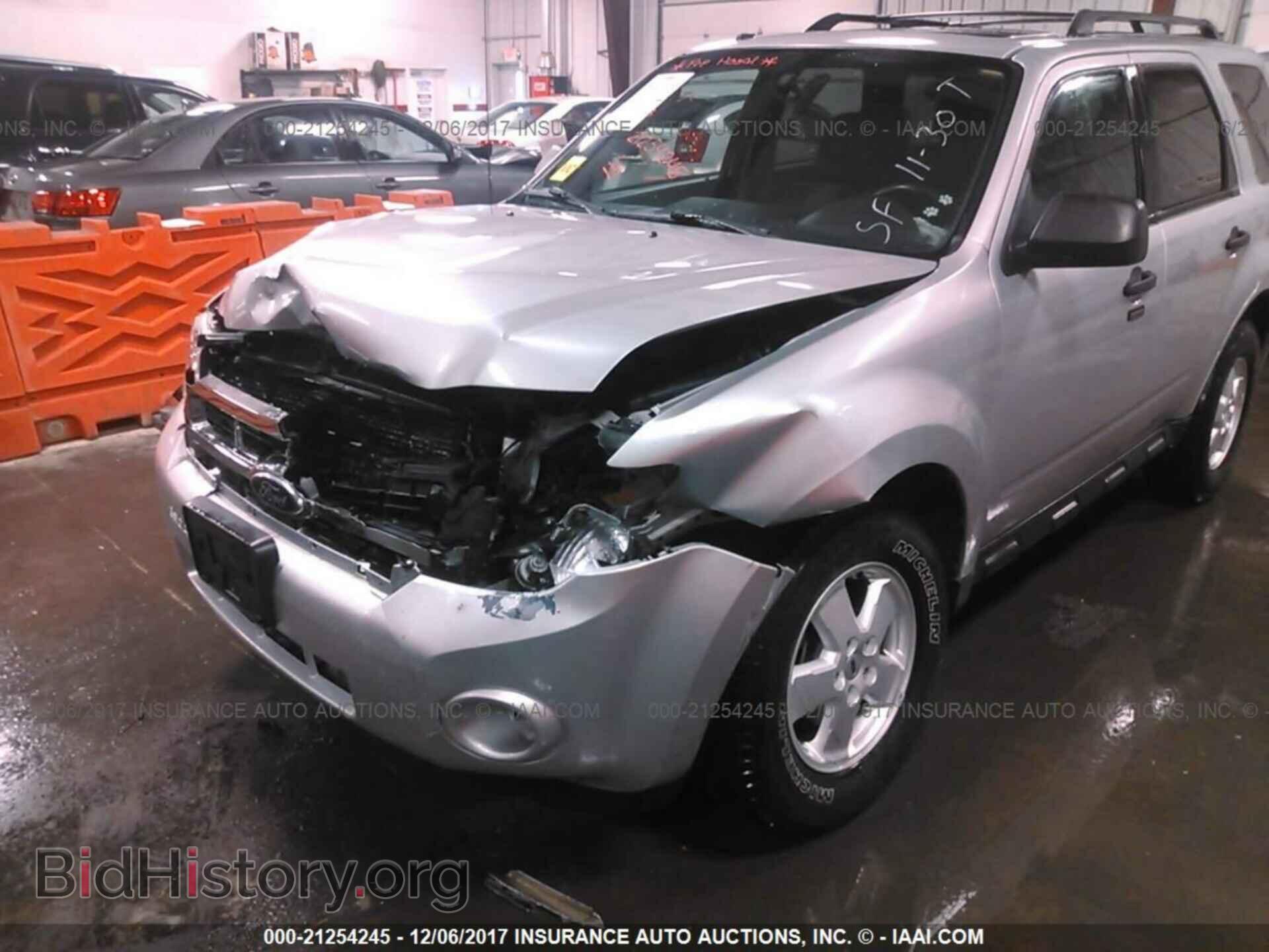 2011 Ford Escape - VIN: 1FMCU0DG6BKB24544 - Фото 6