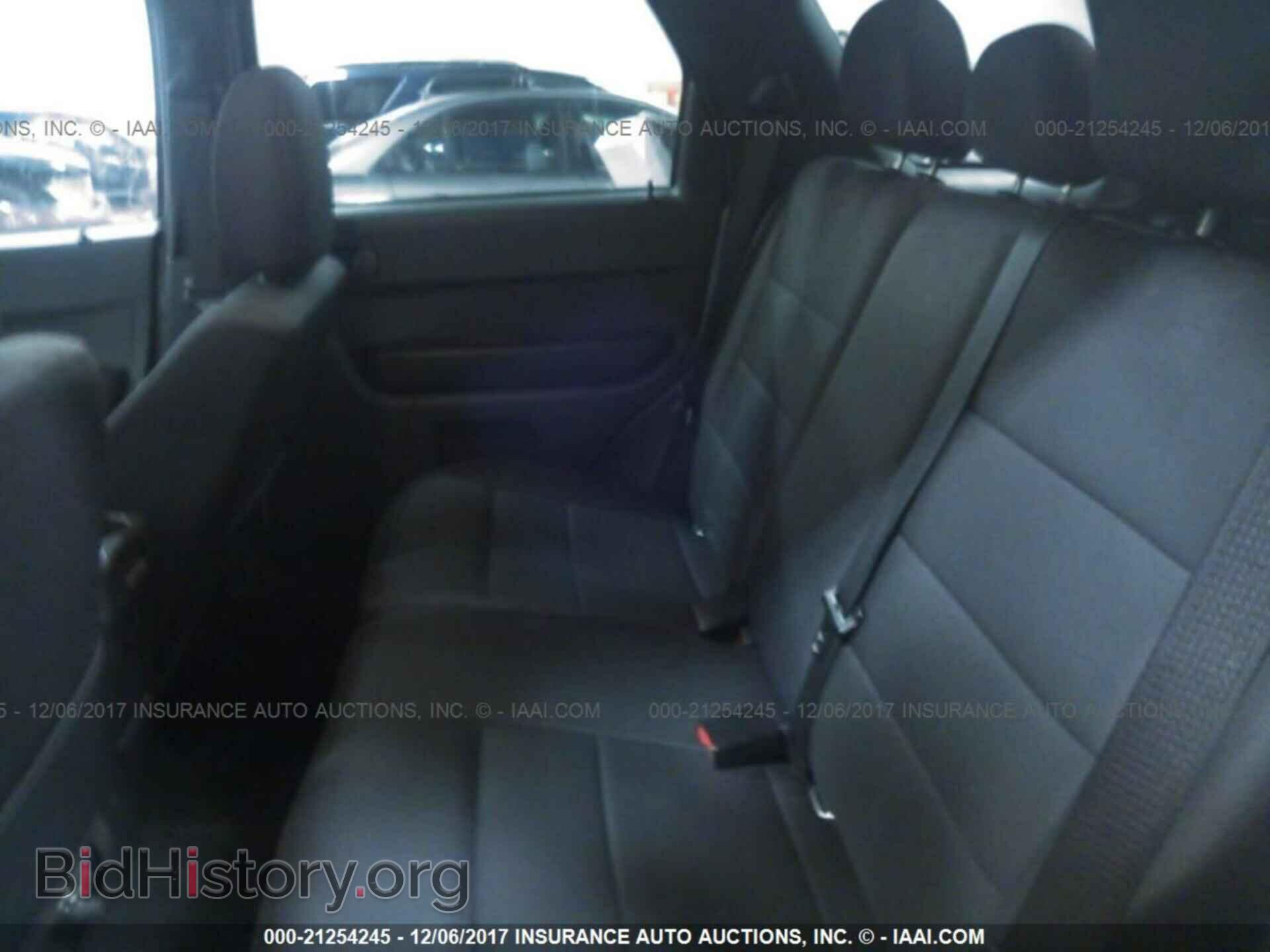 2011 Ford Escape - VIN: 1FMCU0DG6BKB24544 - Фото 8