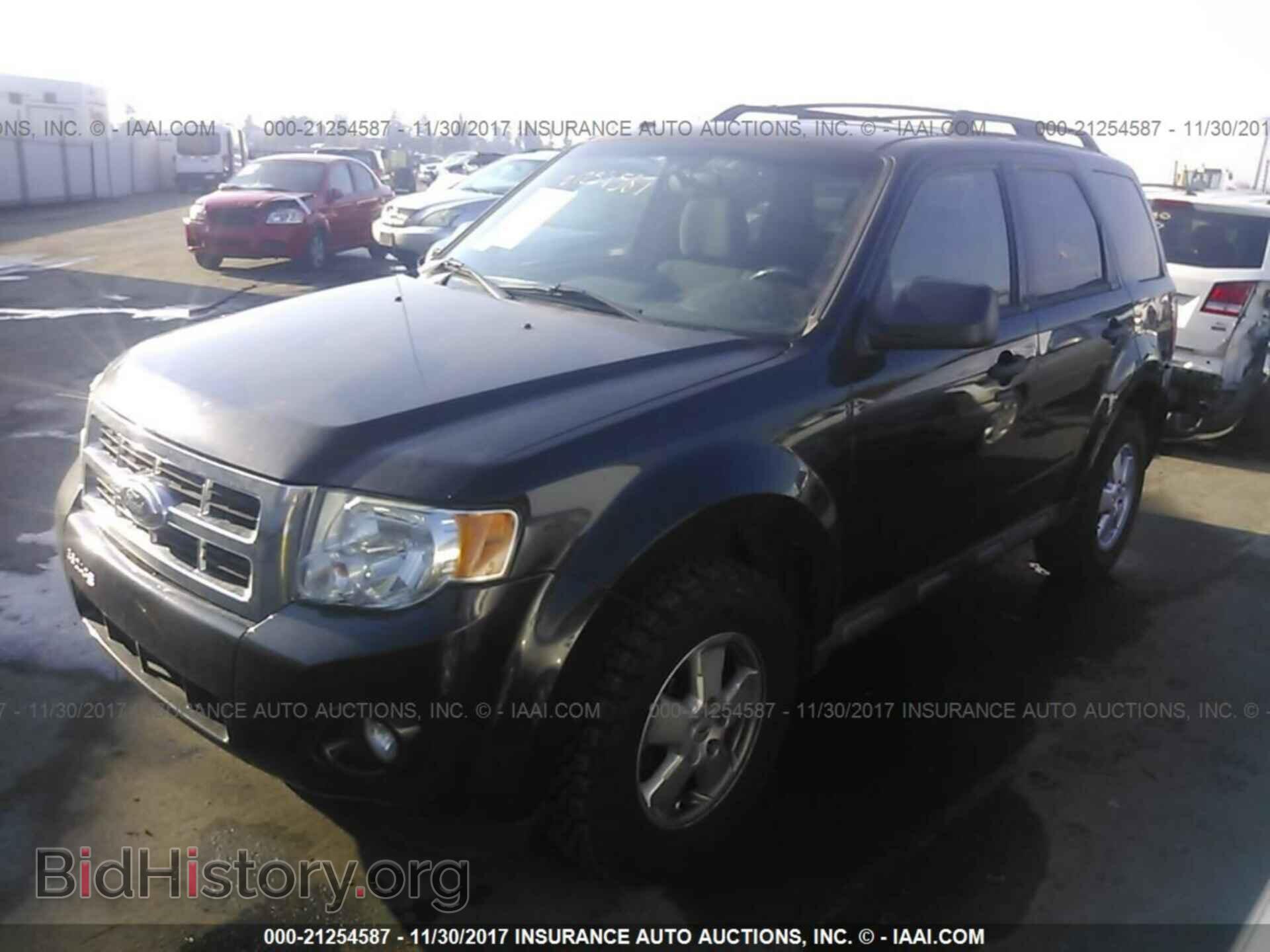 2011 Ford Escape - VIN: 1FMCU9D73BKB36896 - Photo 2