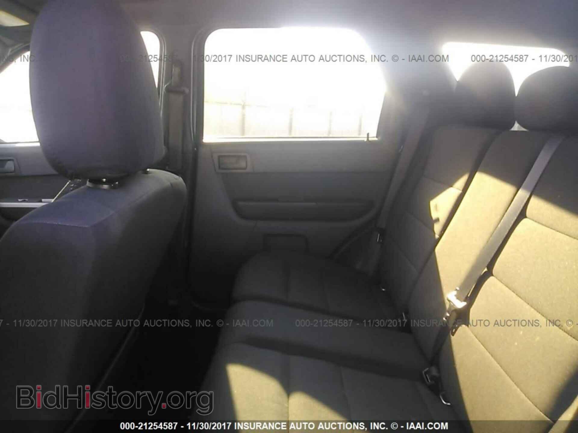 2011 Ford Escape - VIN: 1FMCU9D73BKB36896 - Photo 8