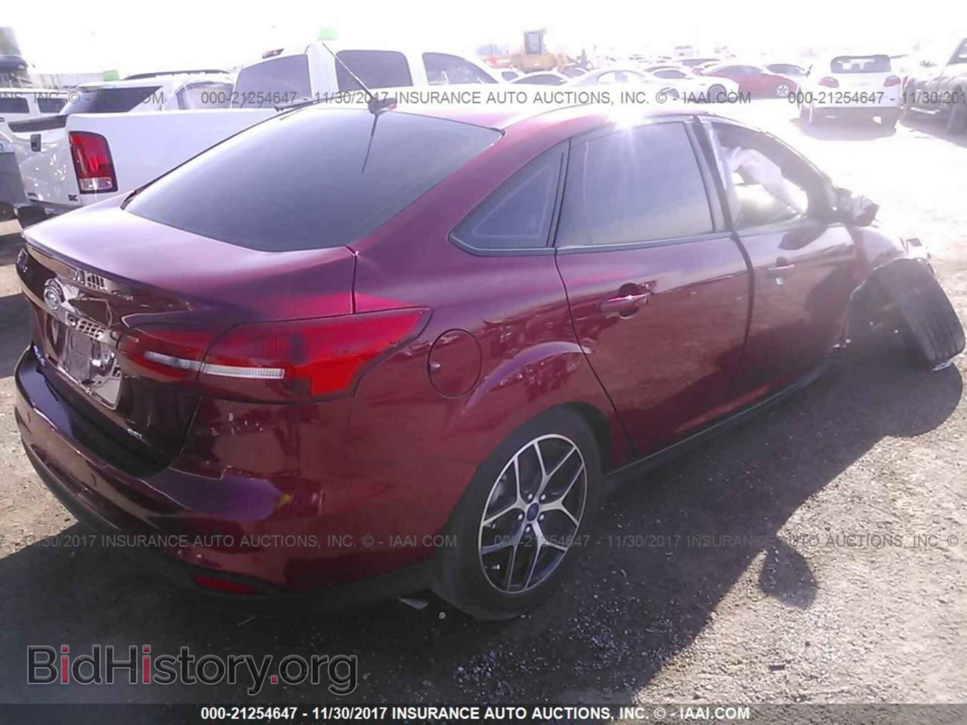 2017 Ford Focus - VIN: 1FADP3H20HL244560 - Photo 4