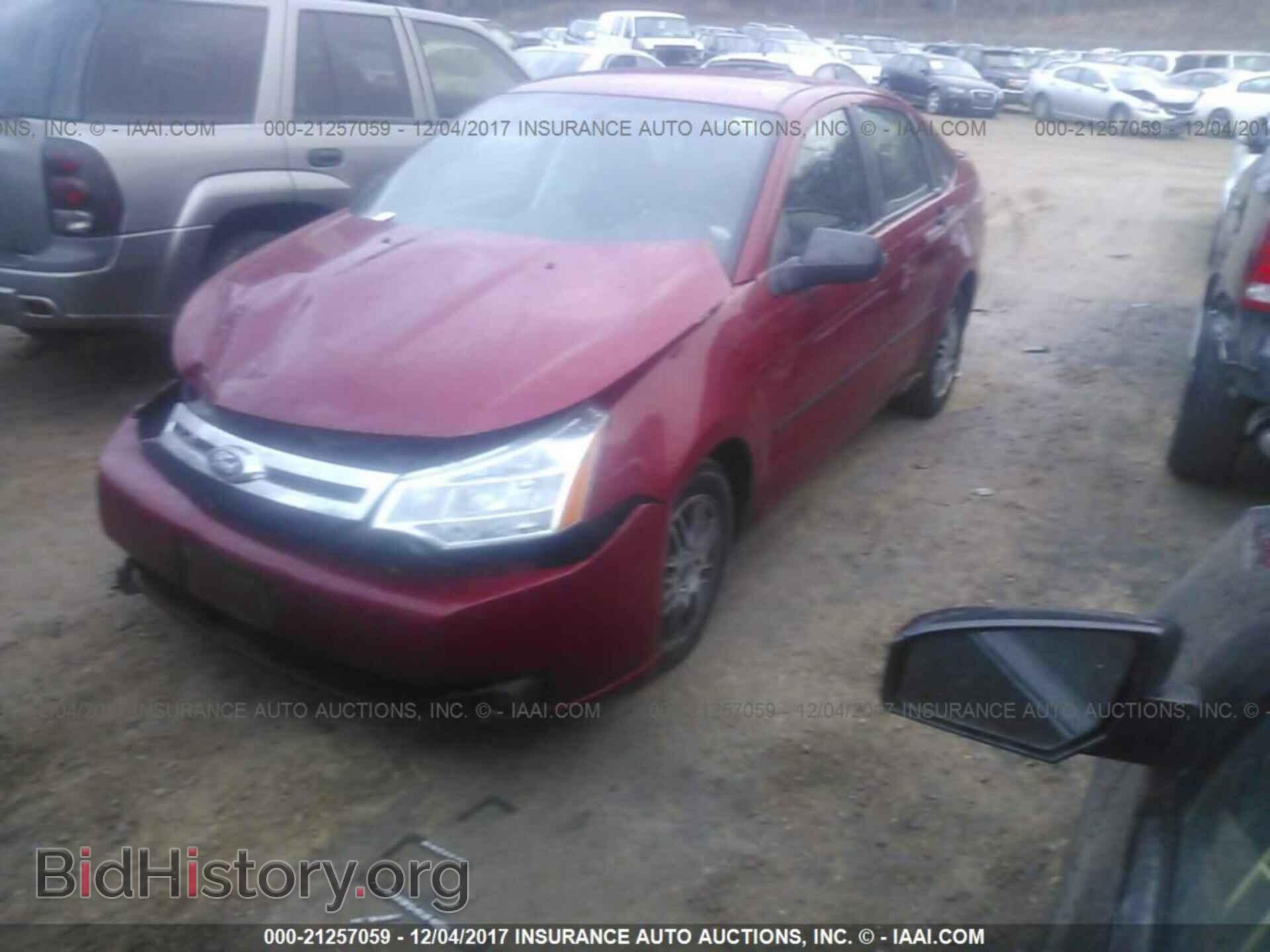 2011 Ford Focus - VIN: 1FAHP3FN5BW127111 - Фото 2