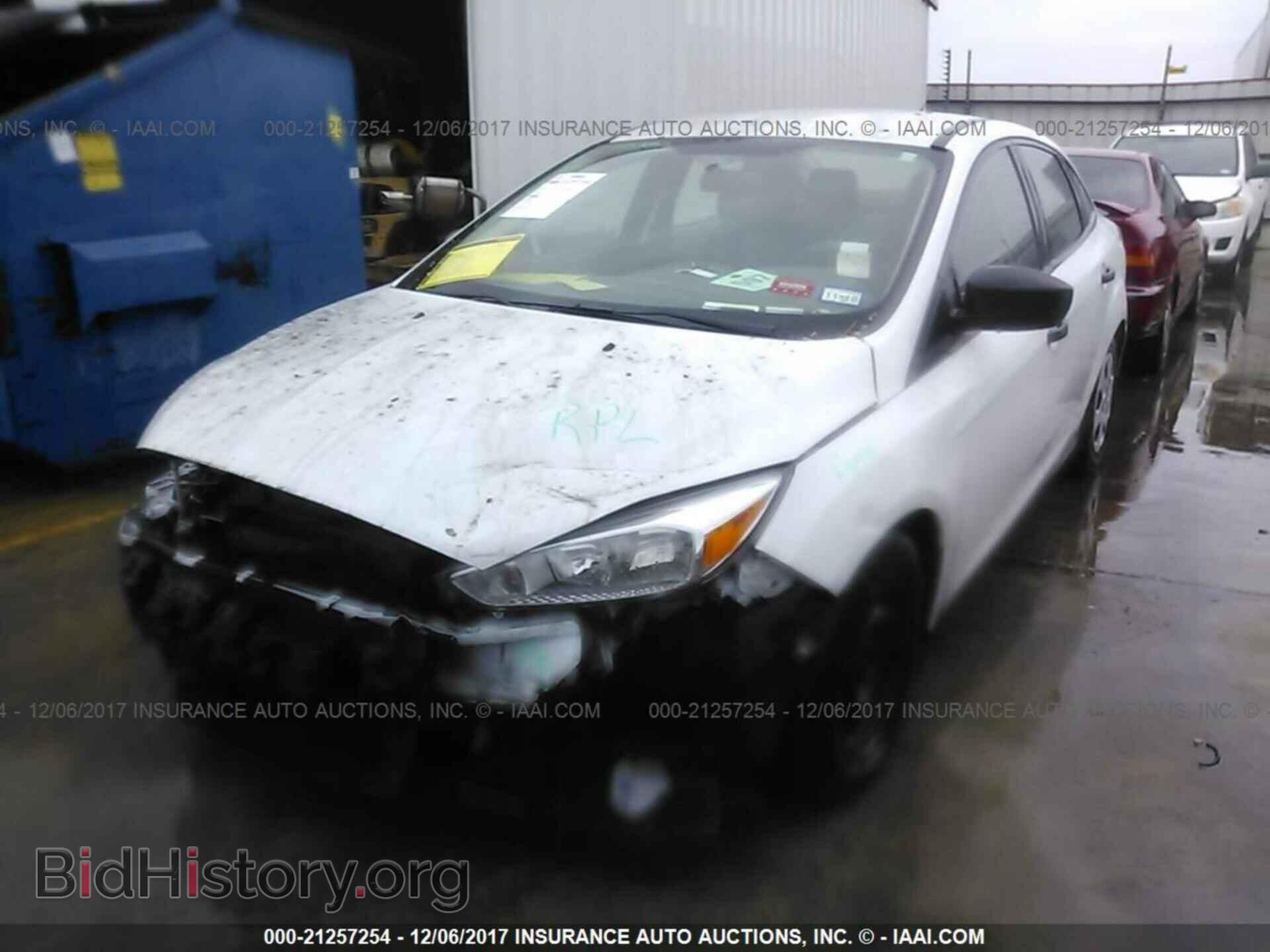 2016 Ford Focus - VIN: 1FADP3E23GL383391 - Фото 2