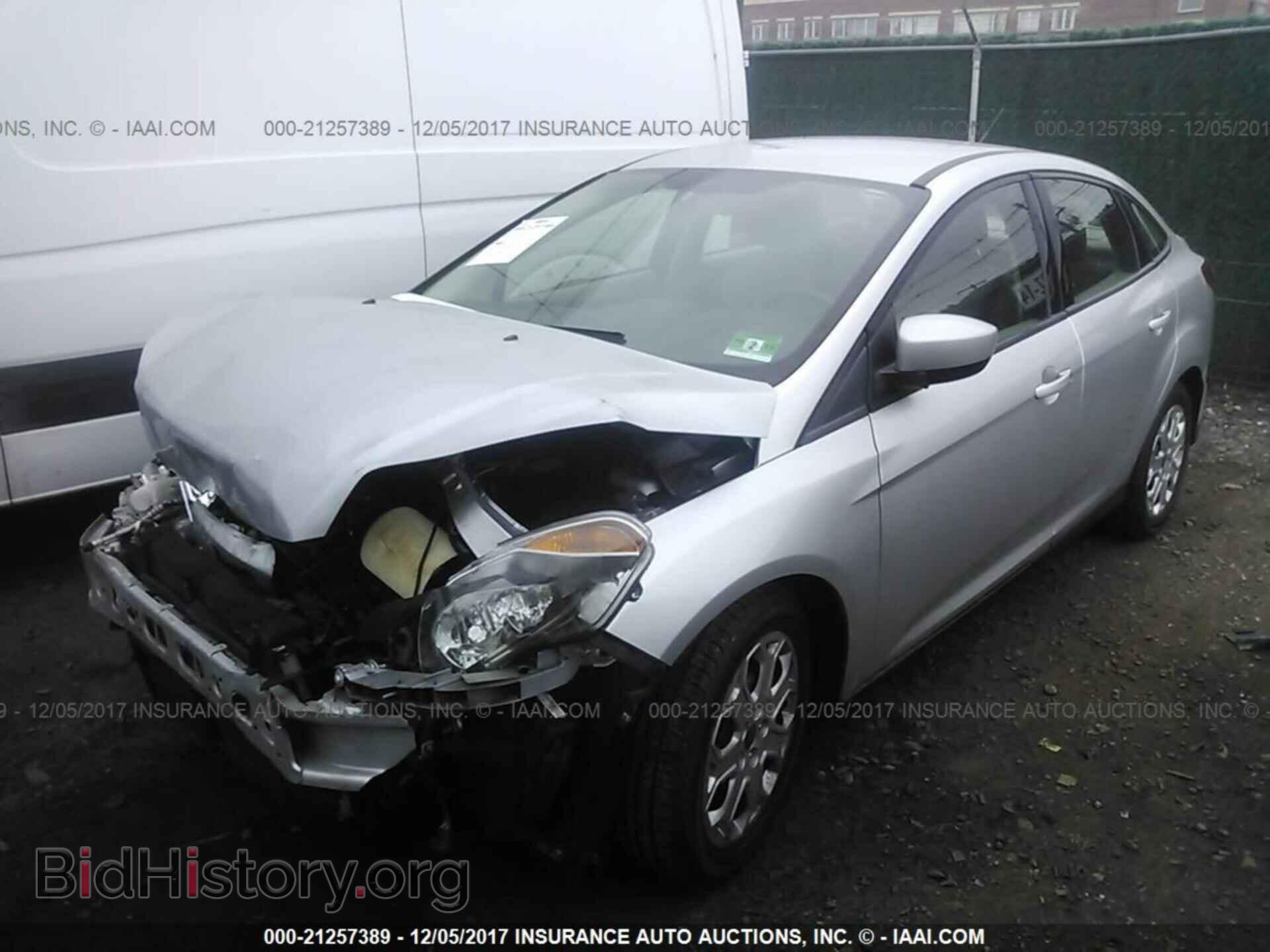 2012 Ford Focus - VIN: 1FAHP3F23CL306675 - Photo 2