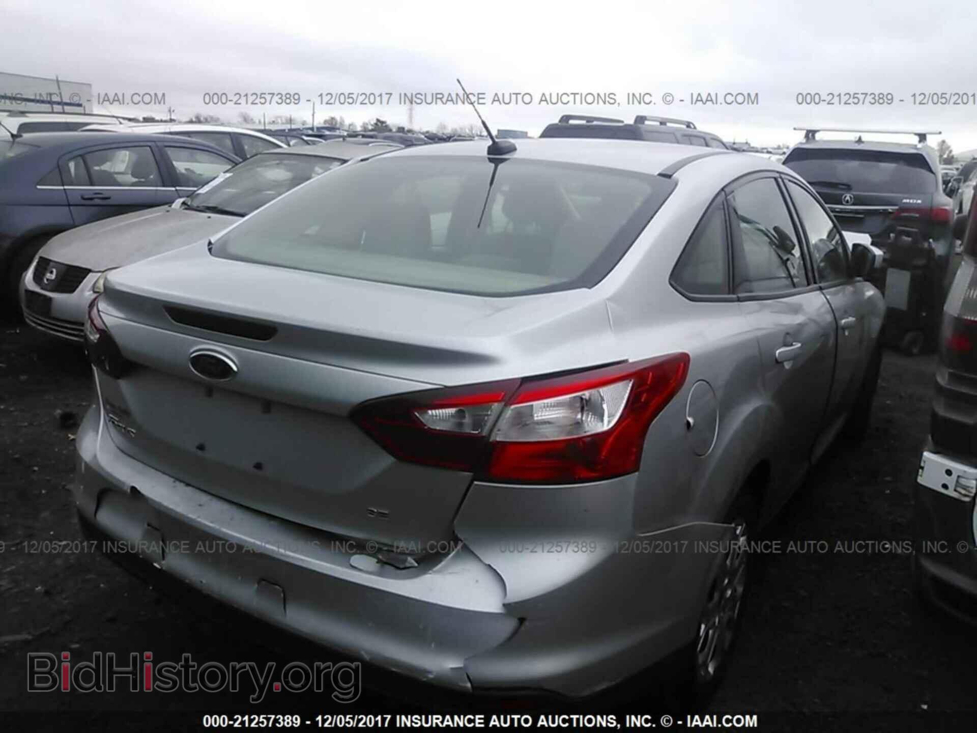 2012 Ford Focus - VIN: 1FAHP3F23CL306675 - Photo 4
