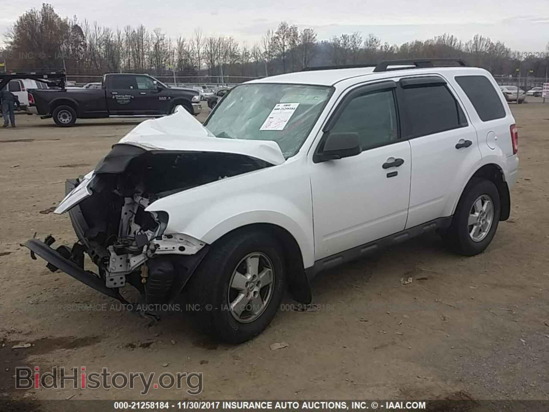 2011 Ford Escape - VIN: 1FMCU9D74BKB26264 - Photo 2