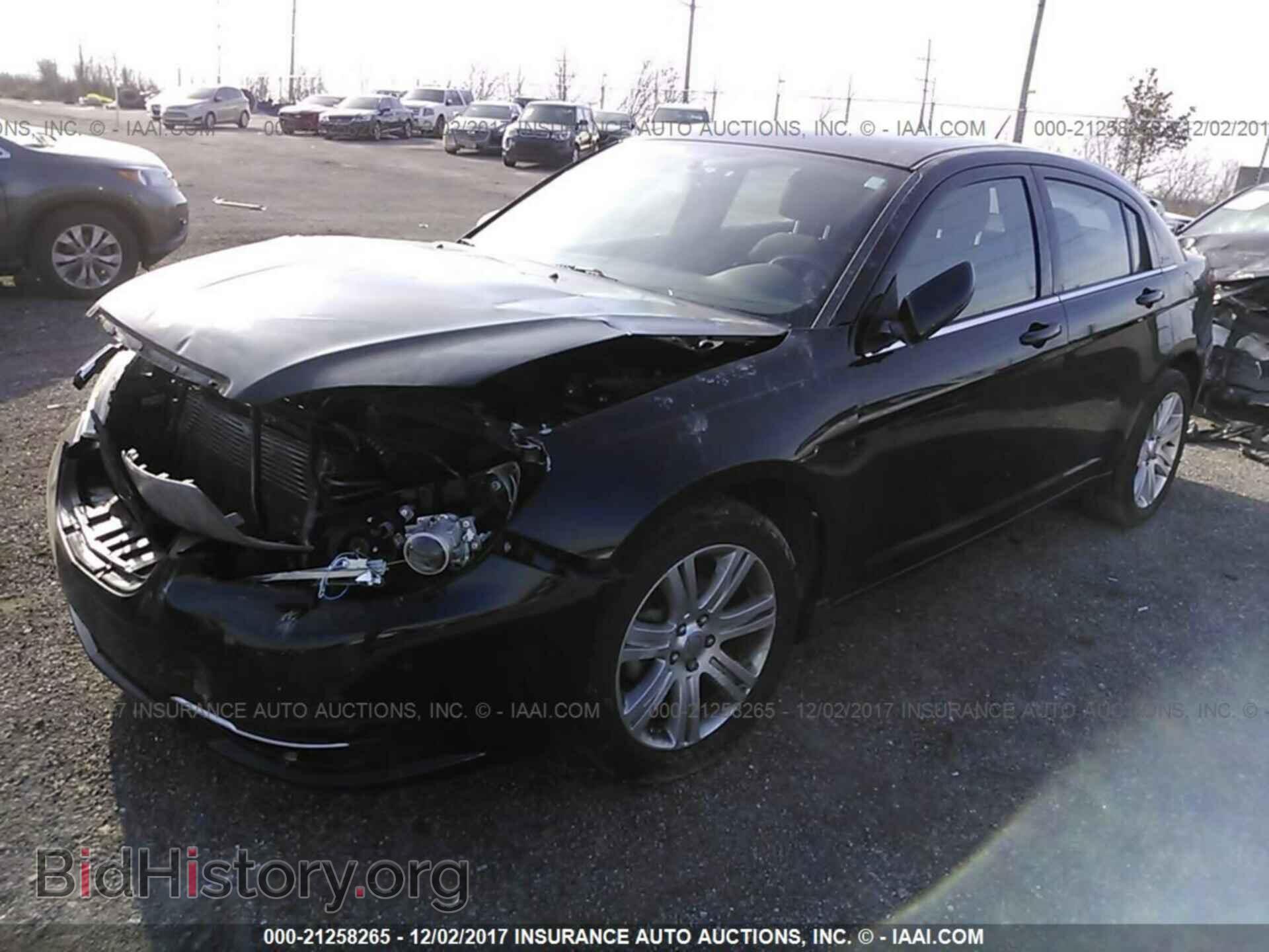 2013 Chrysler 200 - VIN: 1C3CCBBB4DN500979 - Photo 2