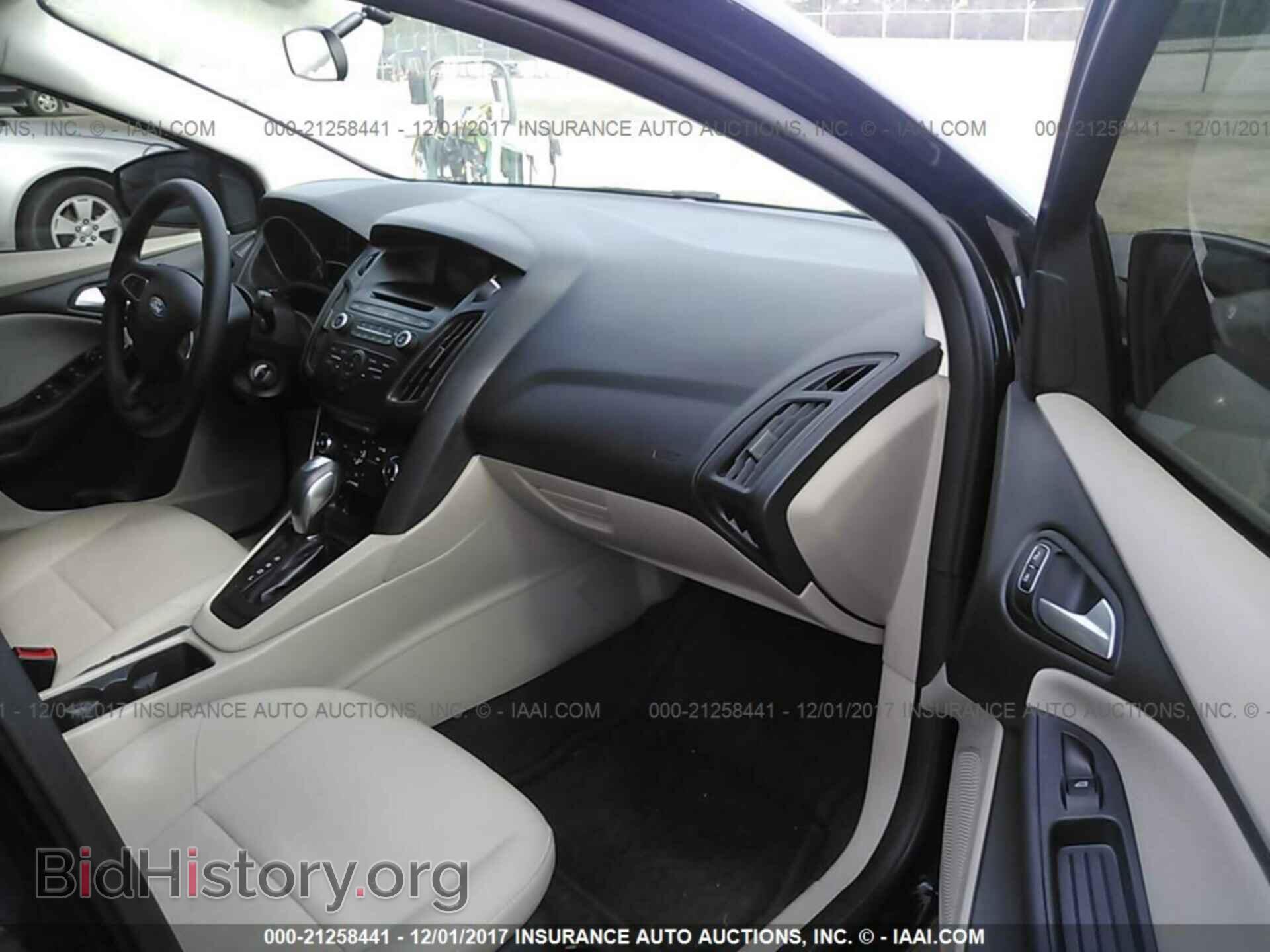 2016 Ford Focus - VIN: 1FADP3F2XGL279639 - Photo 5